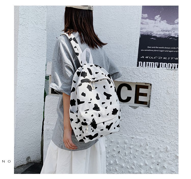 送料無料 リュック レディース 牛柄 バッグ かばん 鞄 大容量 ウシ キャンバス リュックサック モノトーン 帆布 カジュアル 大人可愛い 個性的 おしゃれ バックパック 干支 うし モチーフ シンプル バック 通学バック 旅行 お出かけ かわいい 存在感 学生 10代 代 30代