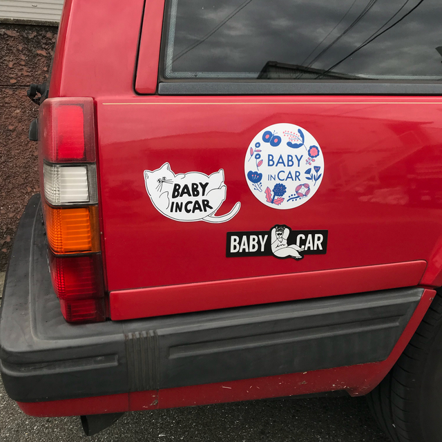 耐水 耐光 ベビーインカー マグネットステッカー ふとったねこ 猫型 個性 白 イラスト Baby In Car Penitto