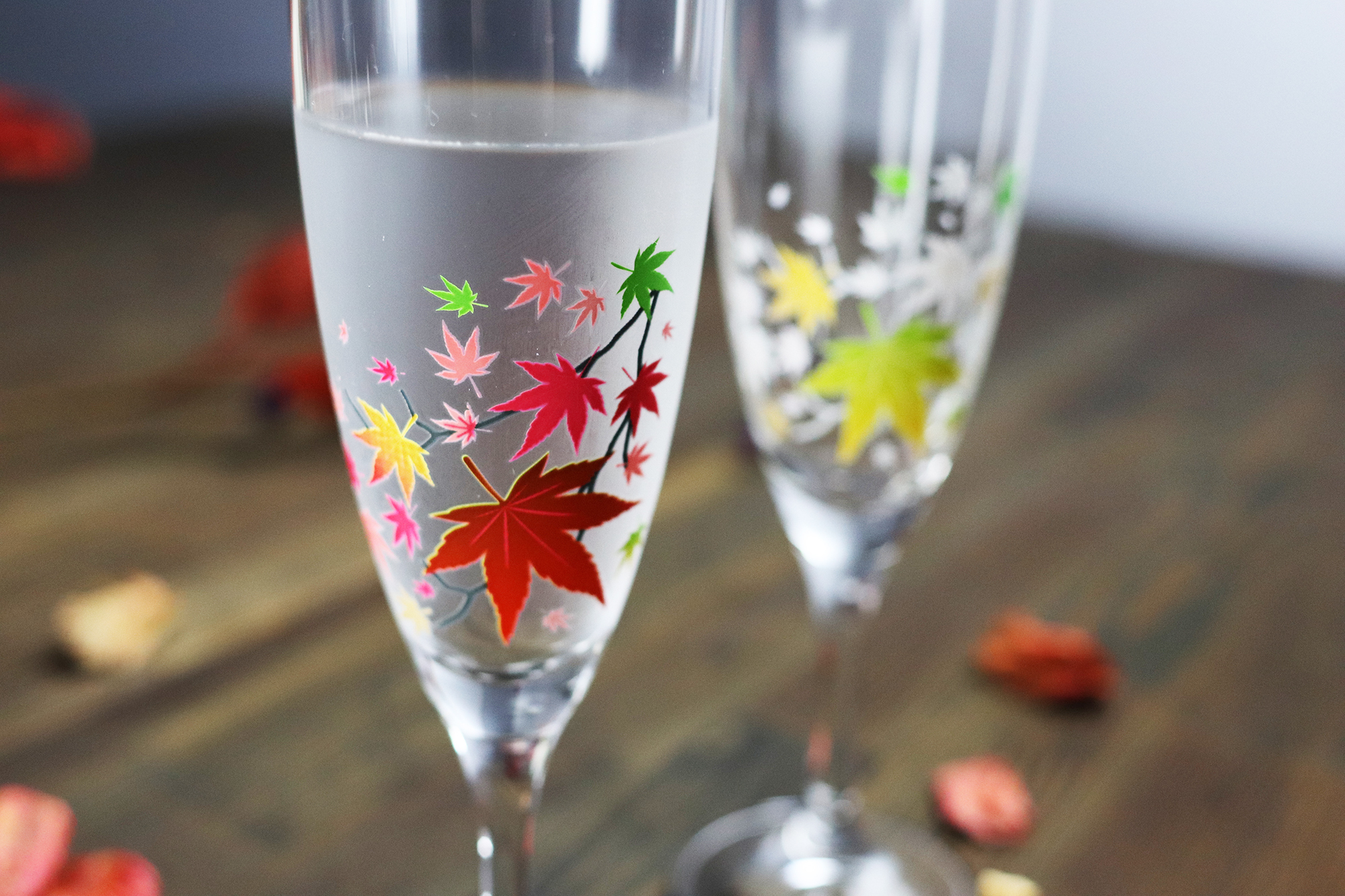 冷感紅葉シャンパングラスペアセット 温度で色が変わる季節を楽しむ器 - ワイングラス・酒器 - ガラス レッド