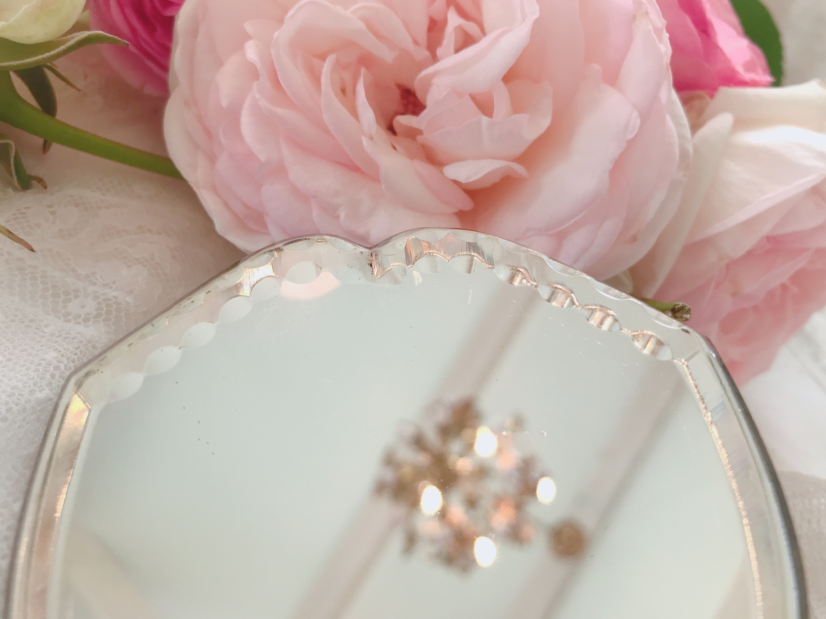 イギリス カットガラス 可愛い鏡 在庫1 株式会社antiquerose 山岡