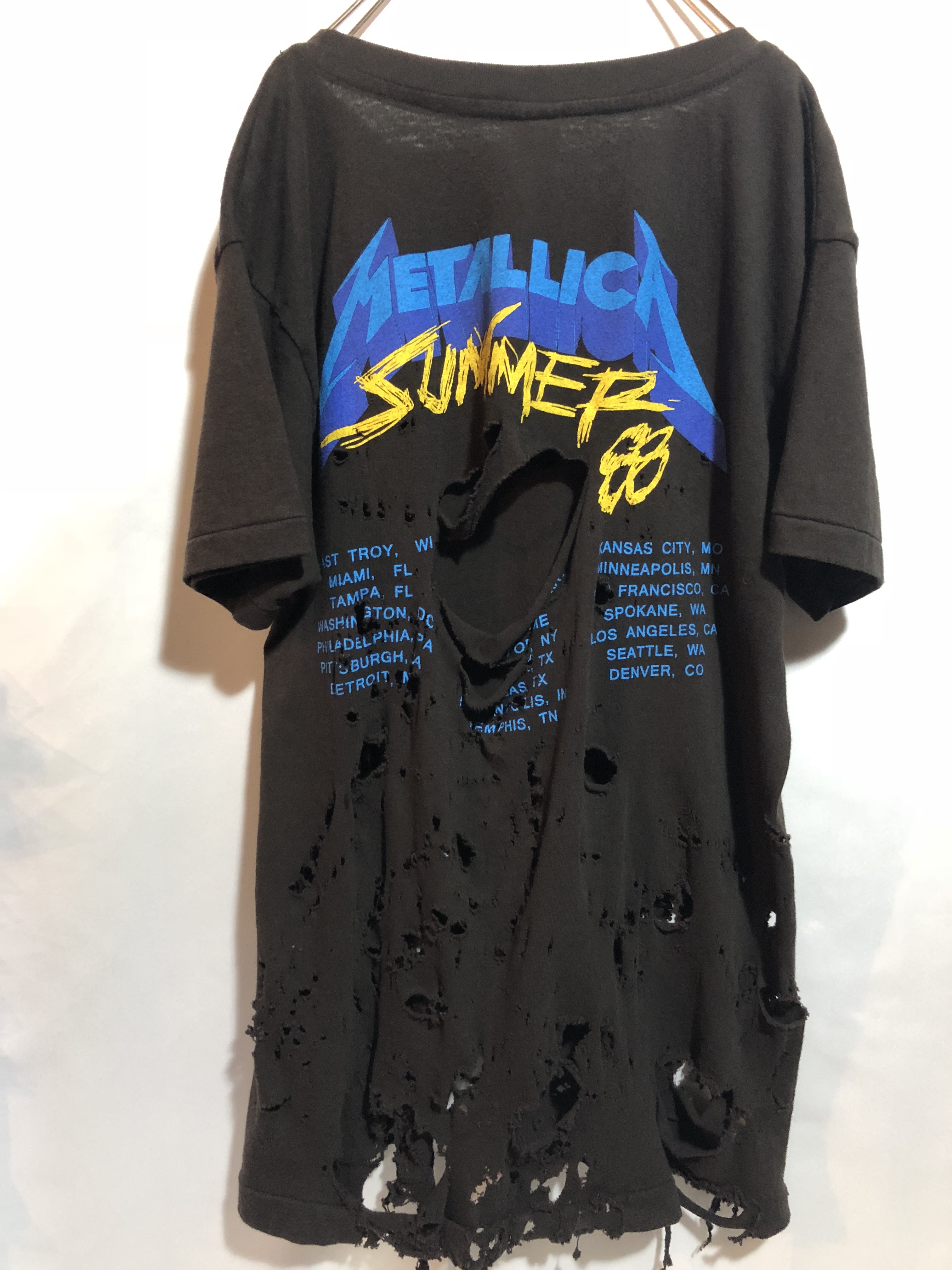 メタリカ リプロダクト Metallica ダメージ バンドtシャツ 0258 Dust Magnet Club ヴィンテージ古着 トレンド古着 アメカジ 90s コレクティブル