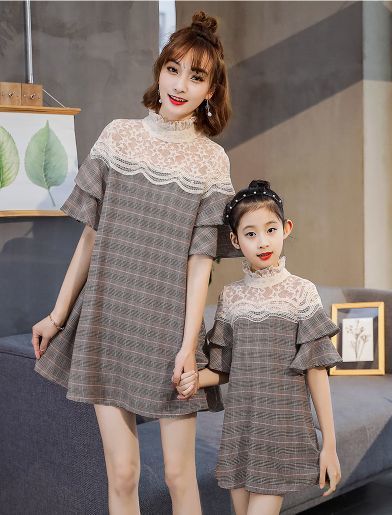 ママ ママとおそろい グレンチェック ワンピース M Xl スタンドフリルカラー 星柄 レース ｉライン ワンピ チェック柄 ペアルック 親子 コーデ おそろ 19s S 韓国 子供服 レディース P049 A Dear Child