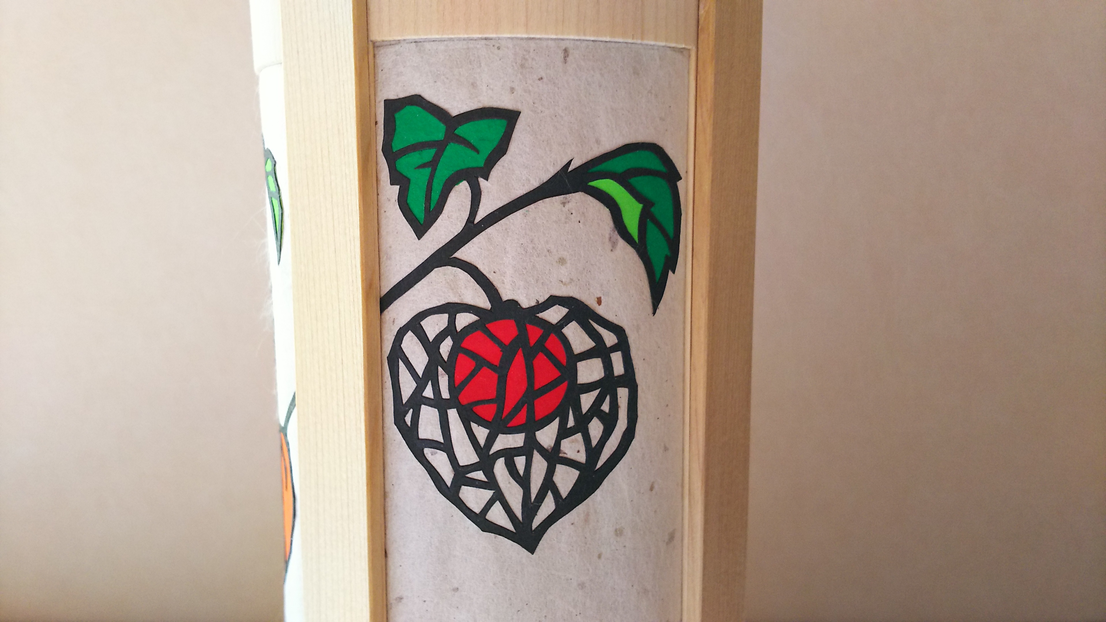 切り絵デザイン 鬼灯 木と深山和紙の 青森ヒバ木製 インテリアランプ No 038 青森ヒバ木工 Arajin アラジン