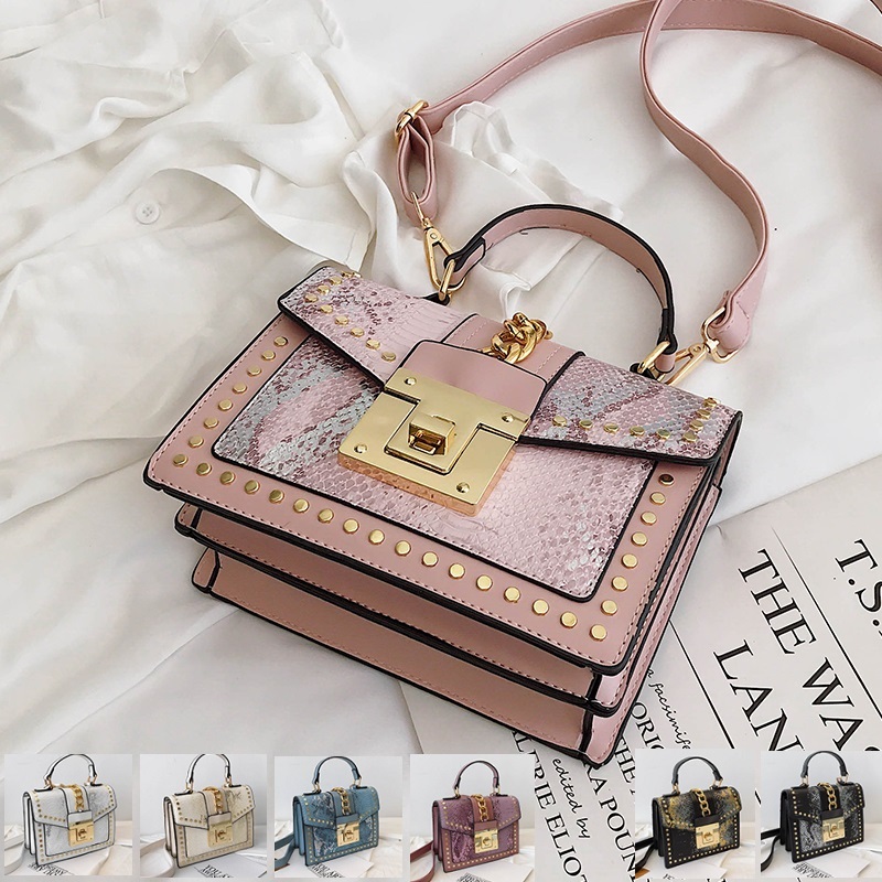 Bag Python 7color バッグ 鞄 カバン ハンドバッグ ショルダーバッグ パイソン柄 ヘビ柄 スタッズ 7色展開 カラー豊富 ピンク ベージュ ブルー ブラック シルバー ブラック ゴールド ピンクパープル ホワイト 肩掛け 斜め掛け チェーン 大人 可愛い きれいめ クール
