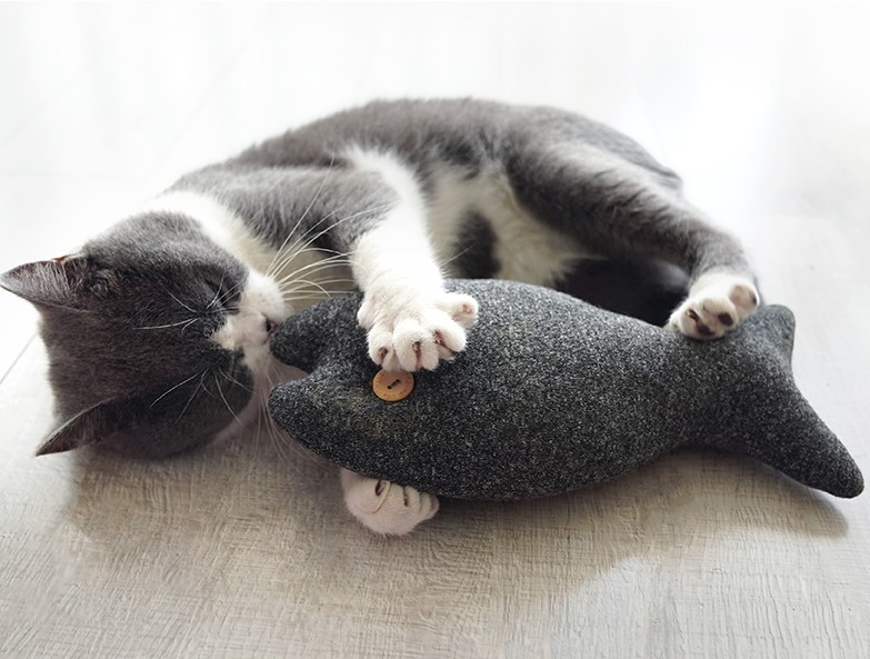 Zeze 魚型けりぐるみ キャットニップ入り Nekonomono ネコノモノ