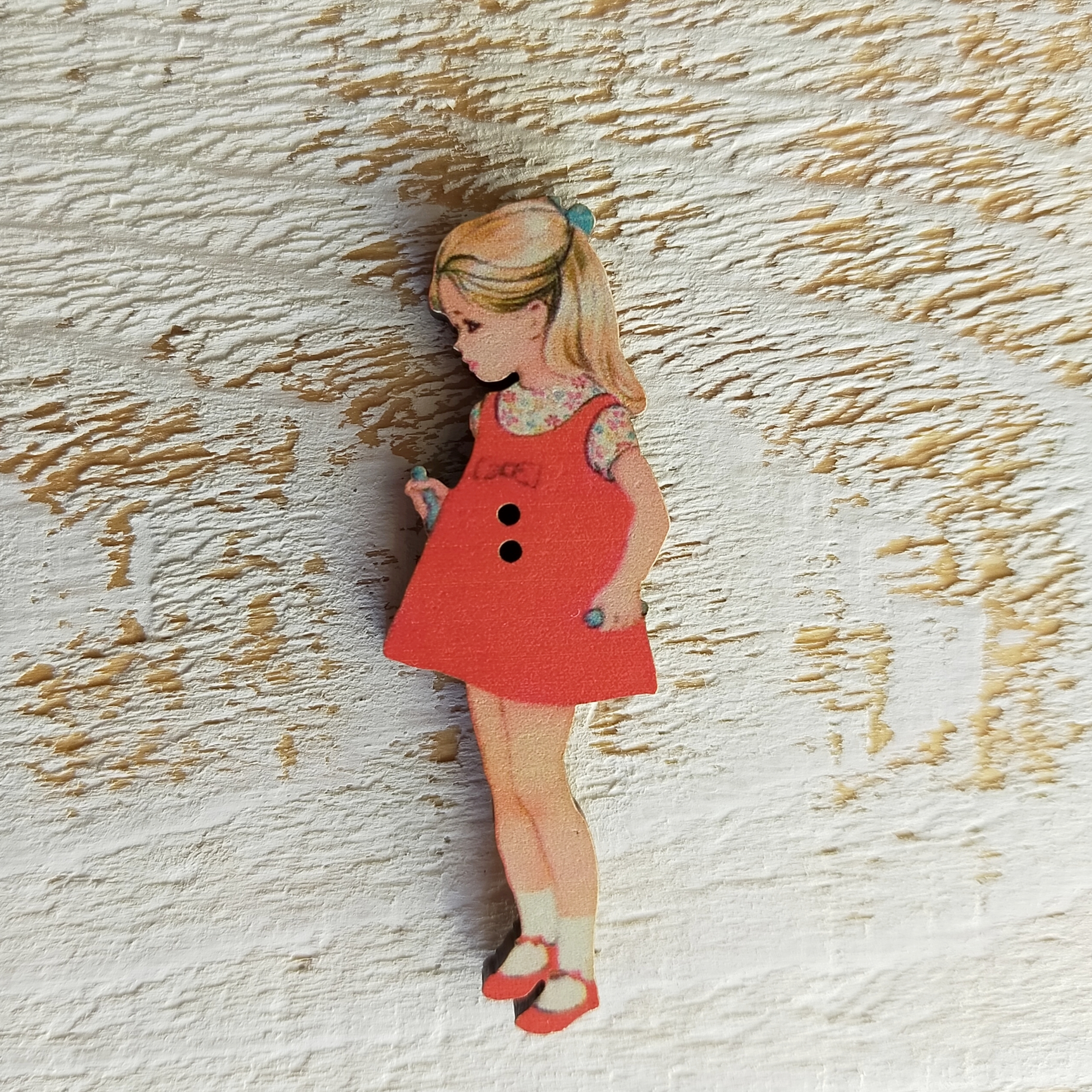フランス製 木製ボタン アトリエ ボヌール ドゥ ジュール ブロンドの女の子 Koko Shop オリジナル糸 Artist作品 手芸用品