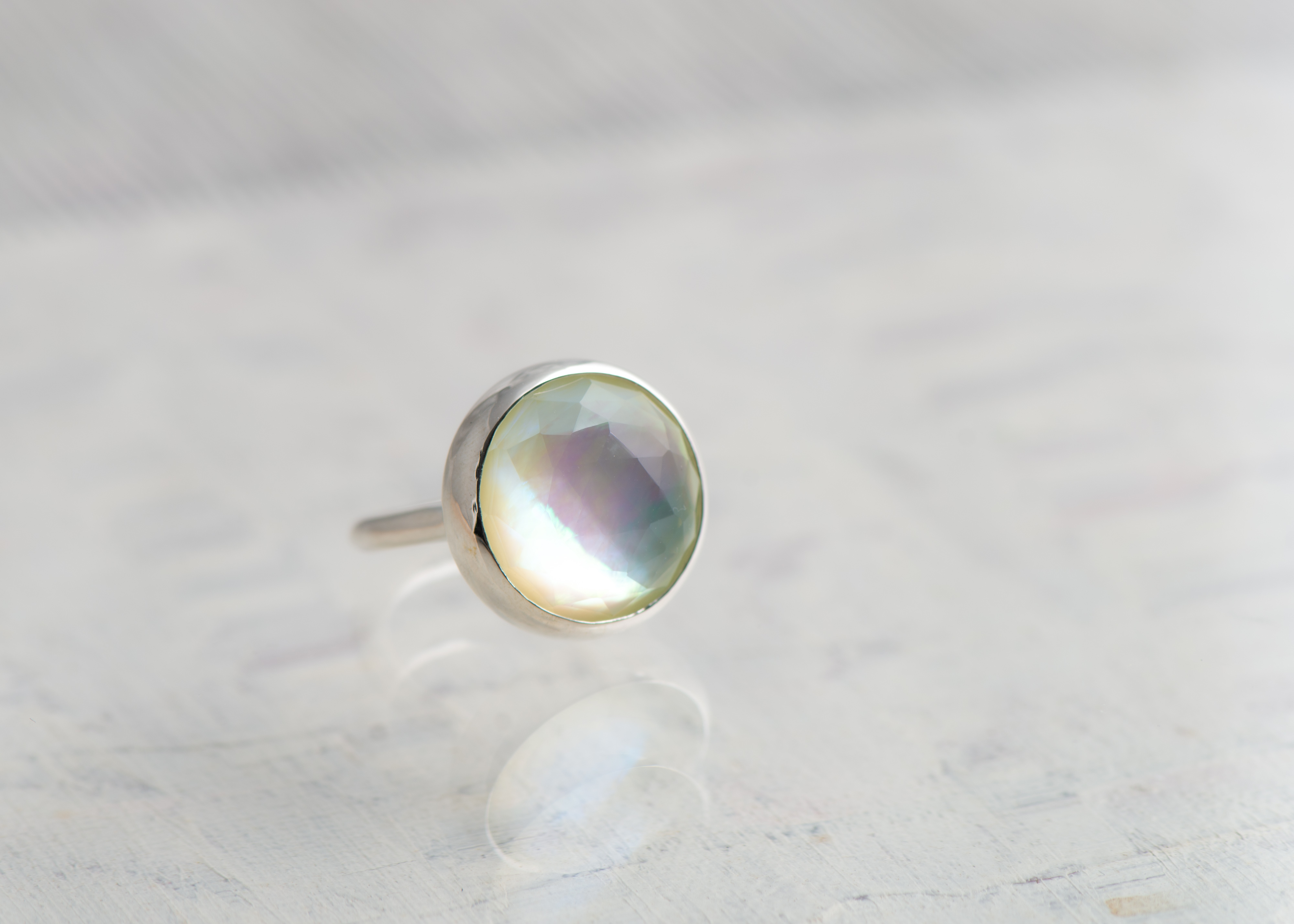 白蝶貝とクォーツのダブレット 月うさぎのシルバーリング Zetta ゼッタ 恵比寿南のピエスのオリジナルジュエリーブランド