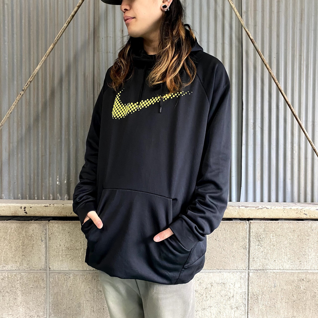 Nike ナイキ ビッグロゴ ハイネック ジャージスウェットパーカー メンズxl 古着 プルオーバーパーカー Therma Fit スウォッシュロゴ ラバープリント 裏起毛 ブラック 黒 パーカー All15 Cave 古着屋 公式 古着通販サイト