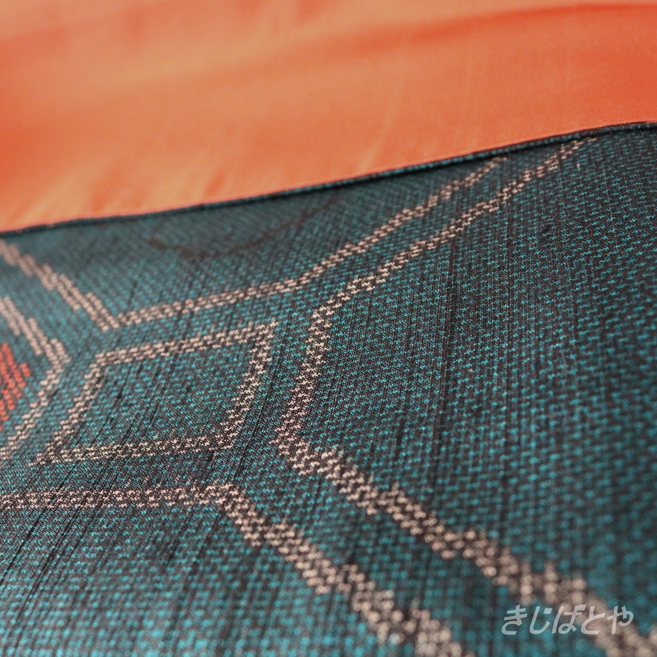 正絹紬 御納戸色に蜀江文様の小紋 袷 きじばとや