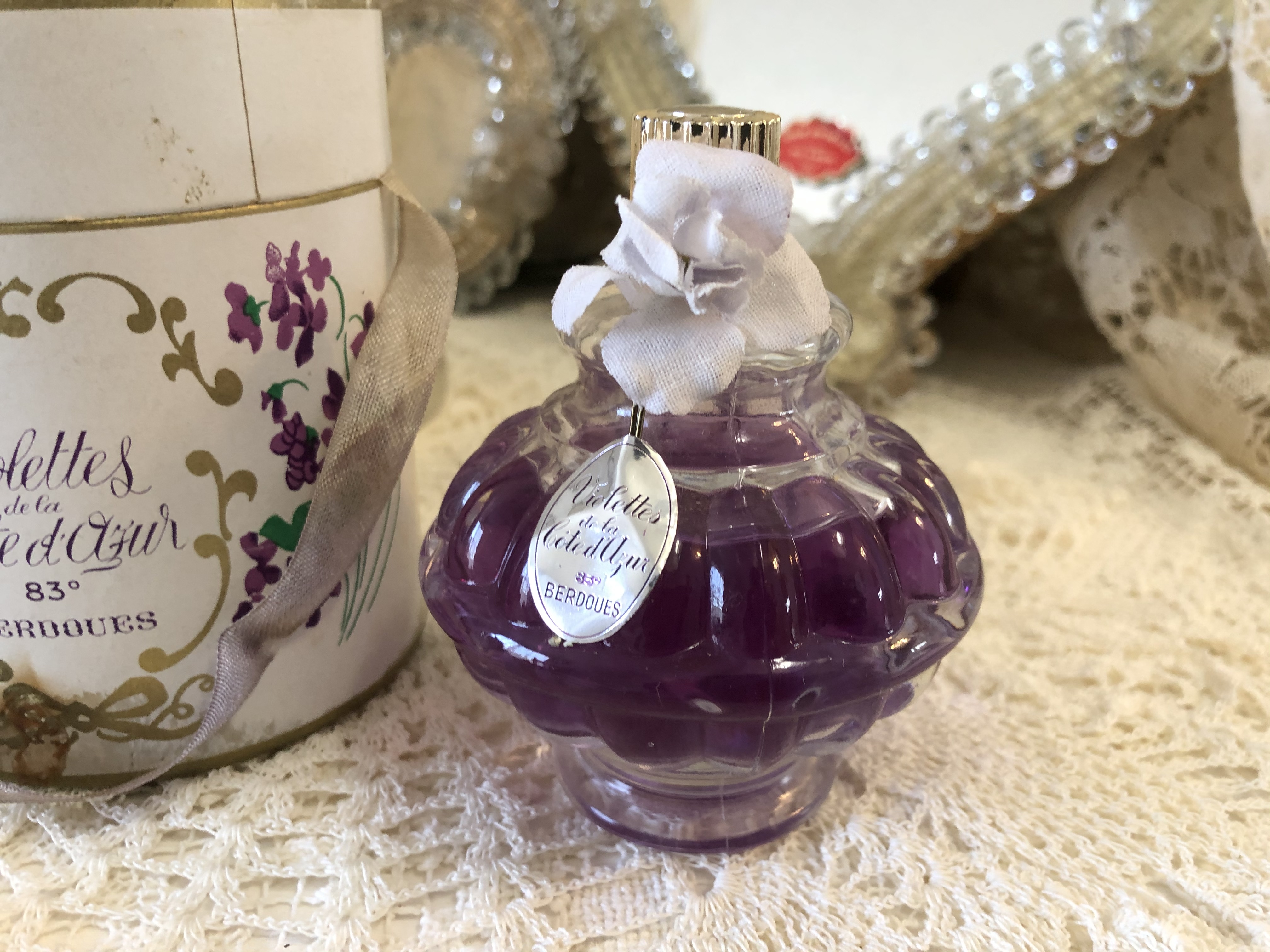 フランス アンティーク Violettes De Toulouseベルドゥスミレの香水瓶 Le Verseau フランスアンティーク雑貨店