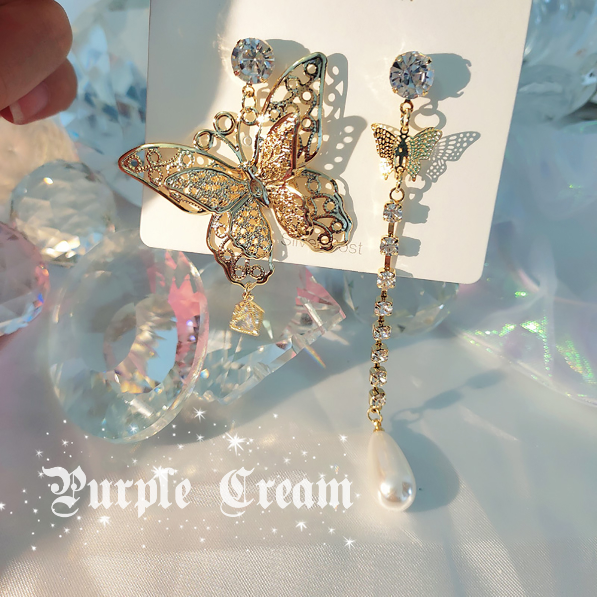 ゴールドバタフライアシンメトリーピアス P622 ヒョナ 着用ピアス Purple Cream Jewelry