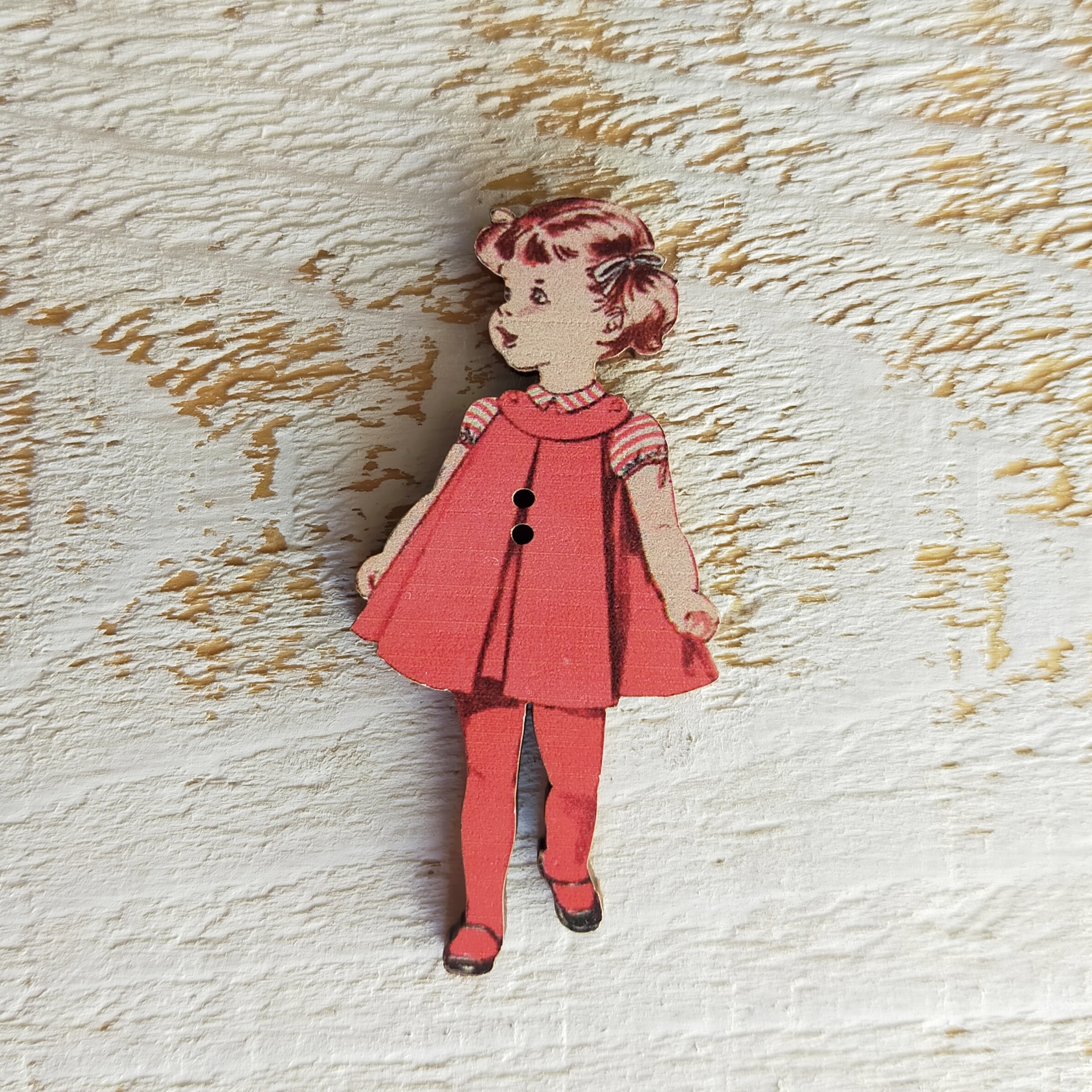フランス製 木製ボタン アトリエ ボヌール ドゥ ジュール 赤いドレスの女の子 Koko Shop オリジナル糸 Artist作品 手芸用品