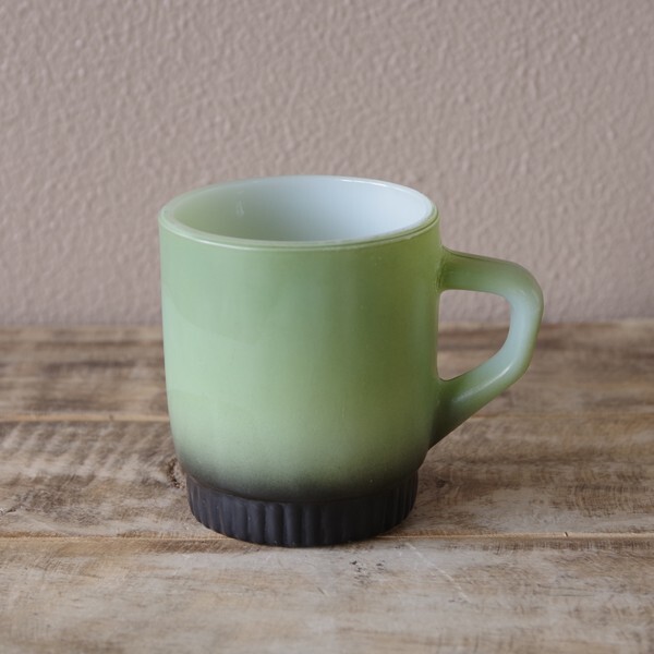 アメリカ Fireking ファイアーキング グリーン ブラウン マグカップ ミルクガラス 2 ヴィンテージ 食器 レトロ アンカーホッキング Anchor Hocking Flohmarkt フローマルクト