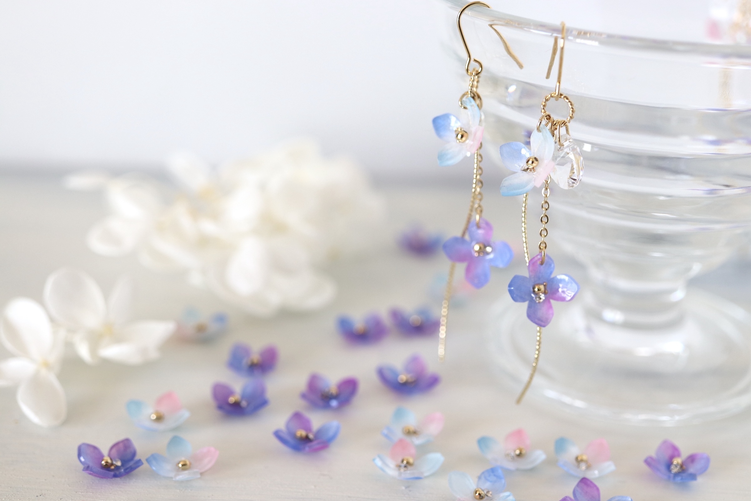 揺れる紫陽花 スワロ雫ひと粒 ピアス イヤリング 大人可愛いハンドメイドアクセサリー ジュネ