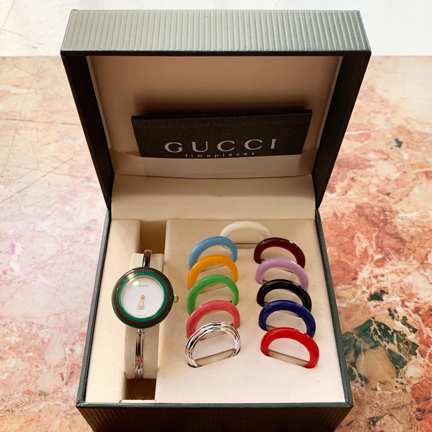 GUCCI グッチ 腕時計 チェンジベゼル シェリーライン ベゼル付き 時計