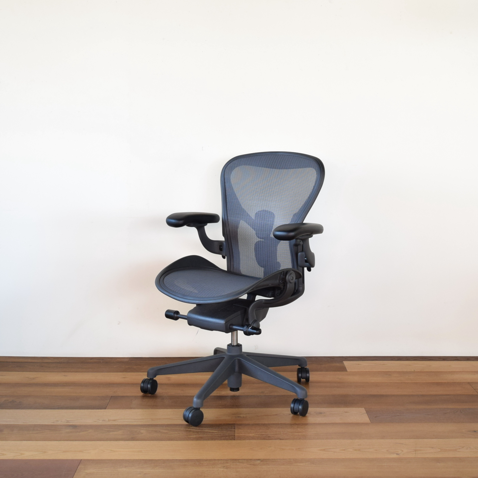 Aeron Chair Remastered アーロンチェア リマスタード Apartment Online Store