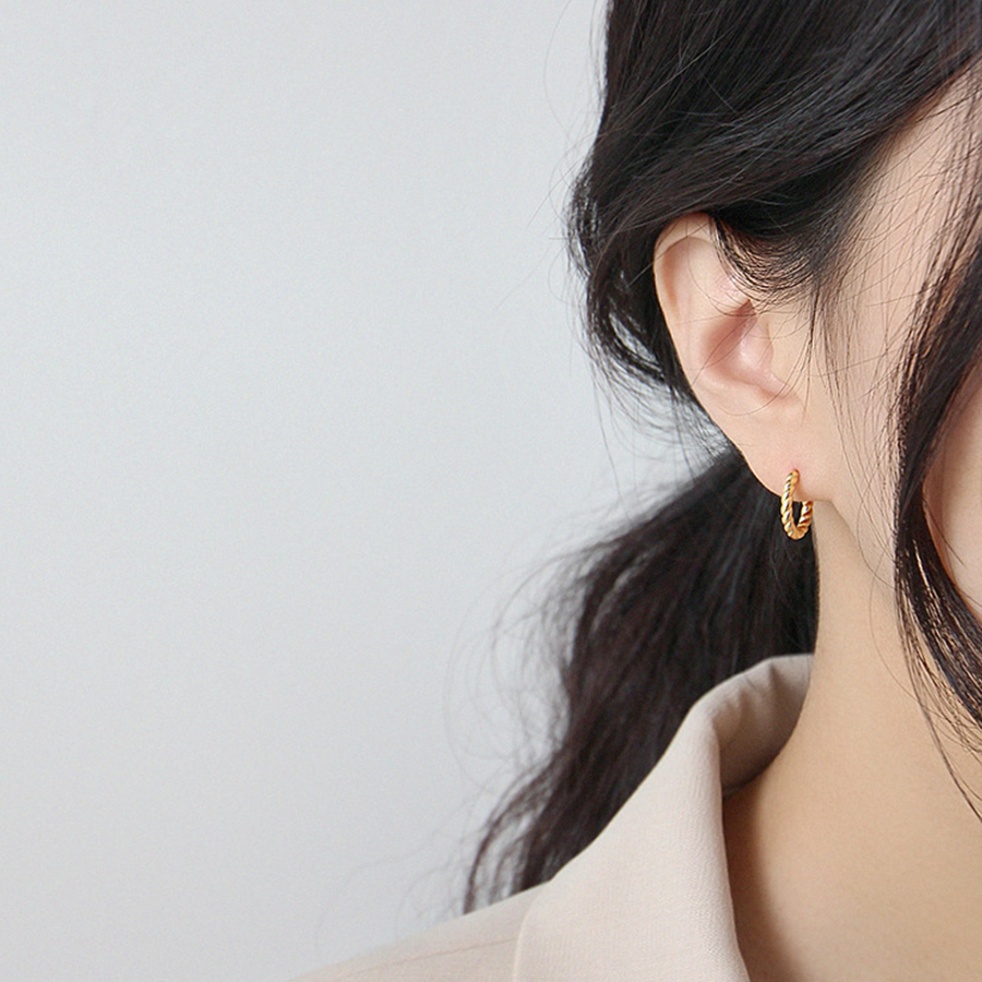 プチツイストフープピアス M Coron