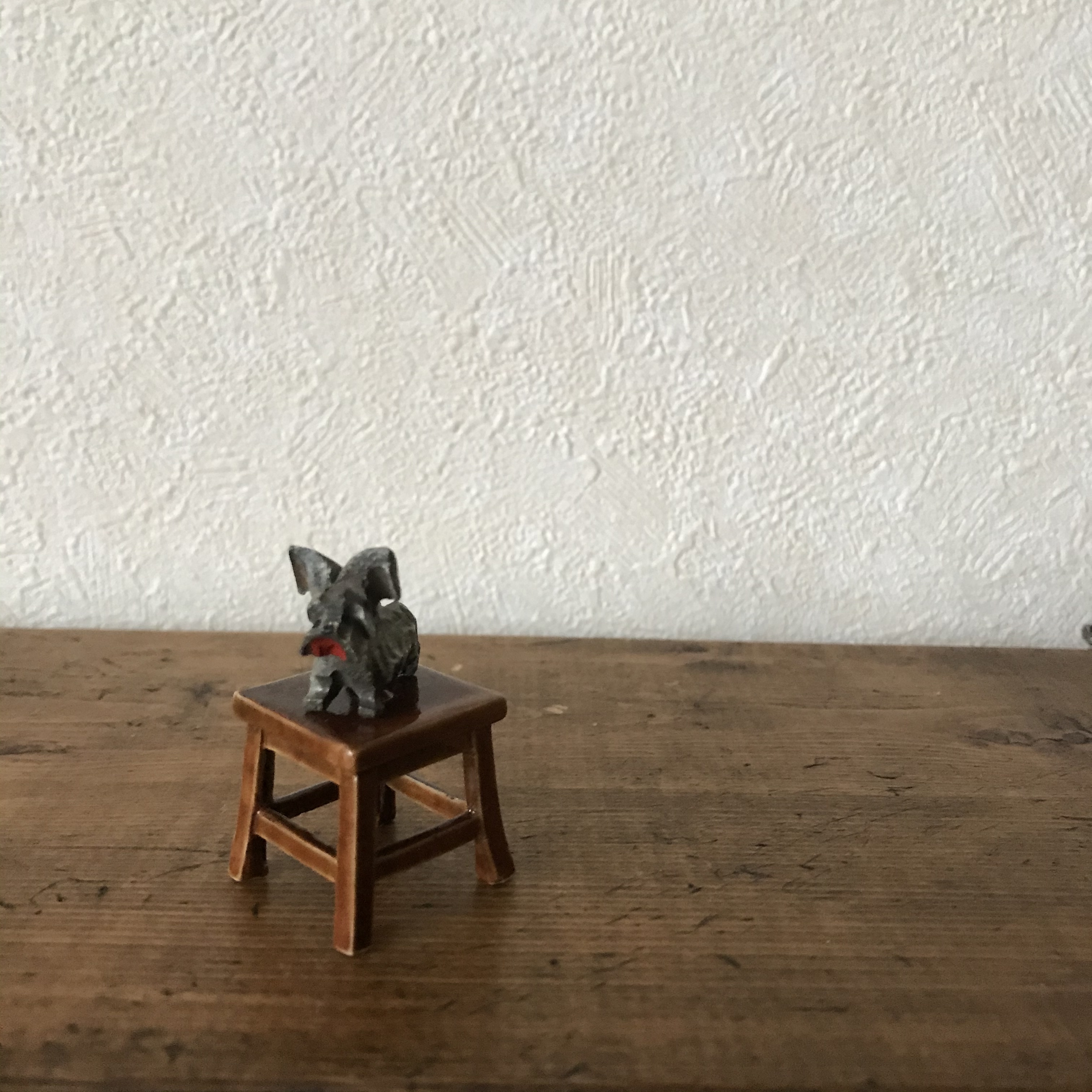 台座とミニ犬 Tsuitachi Craft Brocante