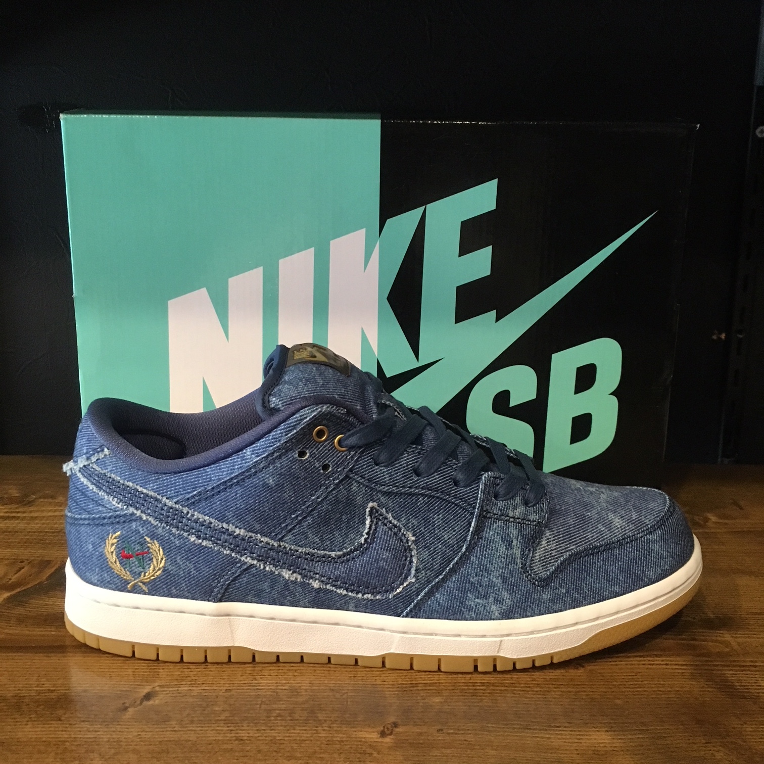 ãNIKE SBãDUNK LOW TRD QS UTILITY BLUE/WHITE/GUM LIGHT BROWN (883232-441) | THEHOOD