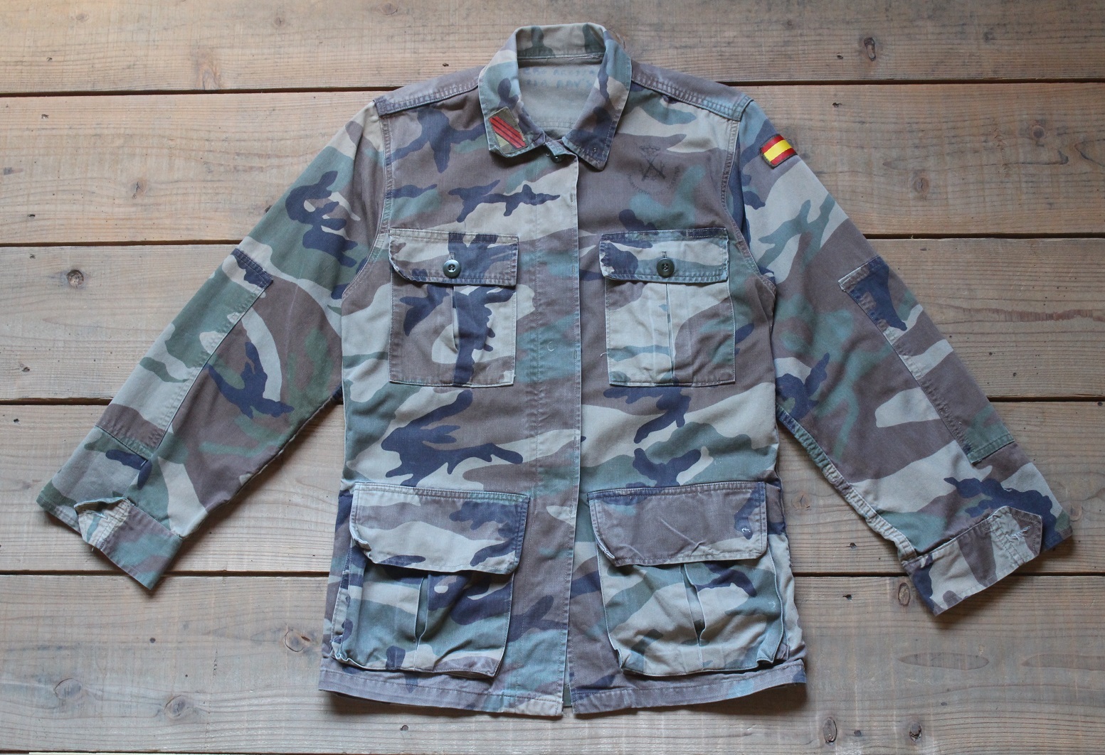 Fn2329 スペイン軍 ミリタリー フィールドジャケット 国旗ワッペン付き フライフロント Kapre Fn2329 スペイン軍 ミリタリー フィールドジャケット 国旗ワッペン付き フライフロント Kapre