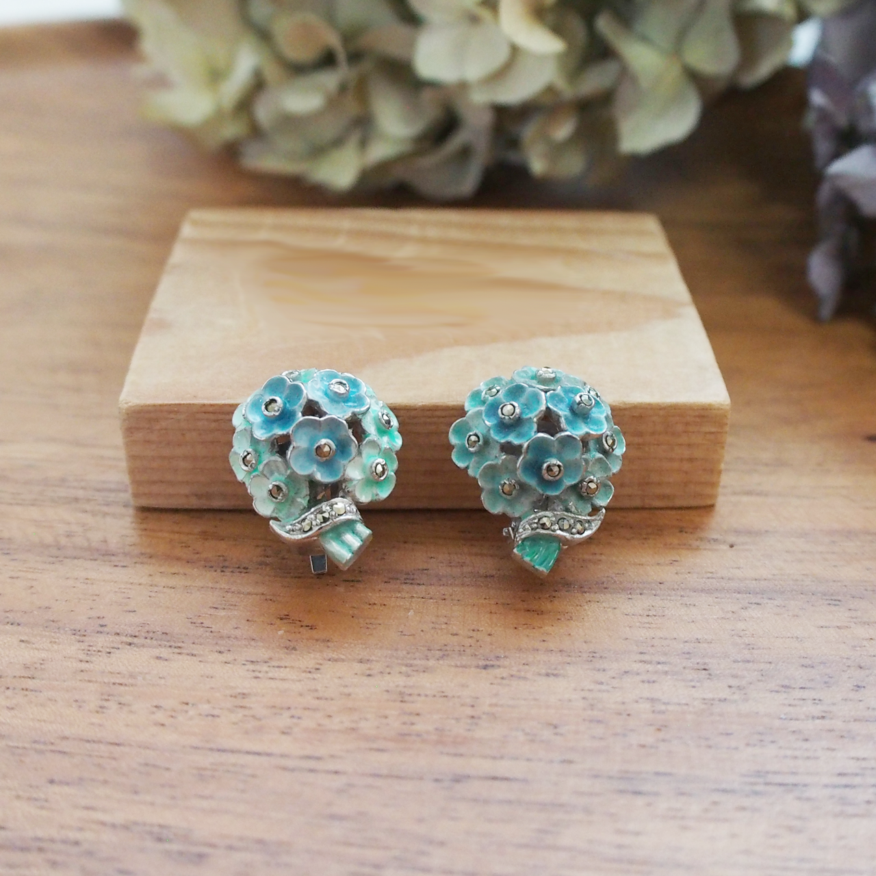 40 S イギリス水色花束のイヤリング アンティークアクセサリーショップ Antique Pinrouge アンティーク パンルージュ 通販