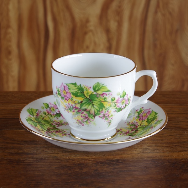 イギリス製 アンティーク食器 Clare 花柄 コーヒーカップ ソーサー 3 ヴィンテージ レトロでかわいいボタニカル柄 クレア Flohmarkt フローマルクト