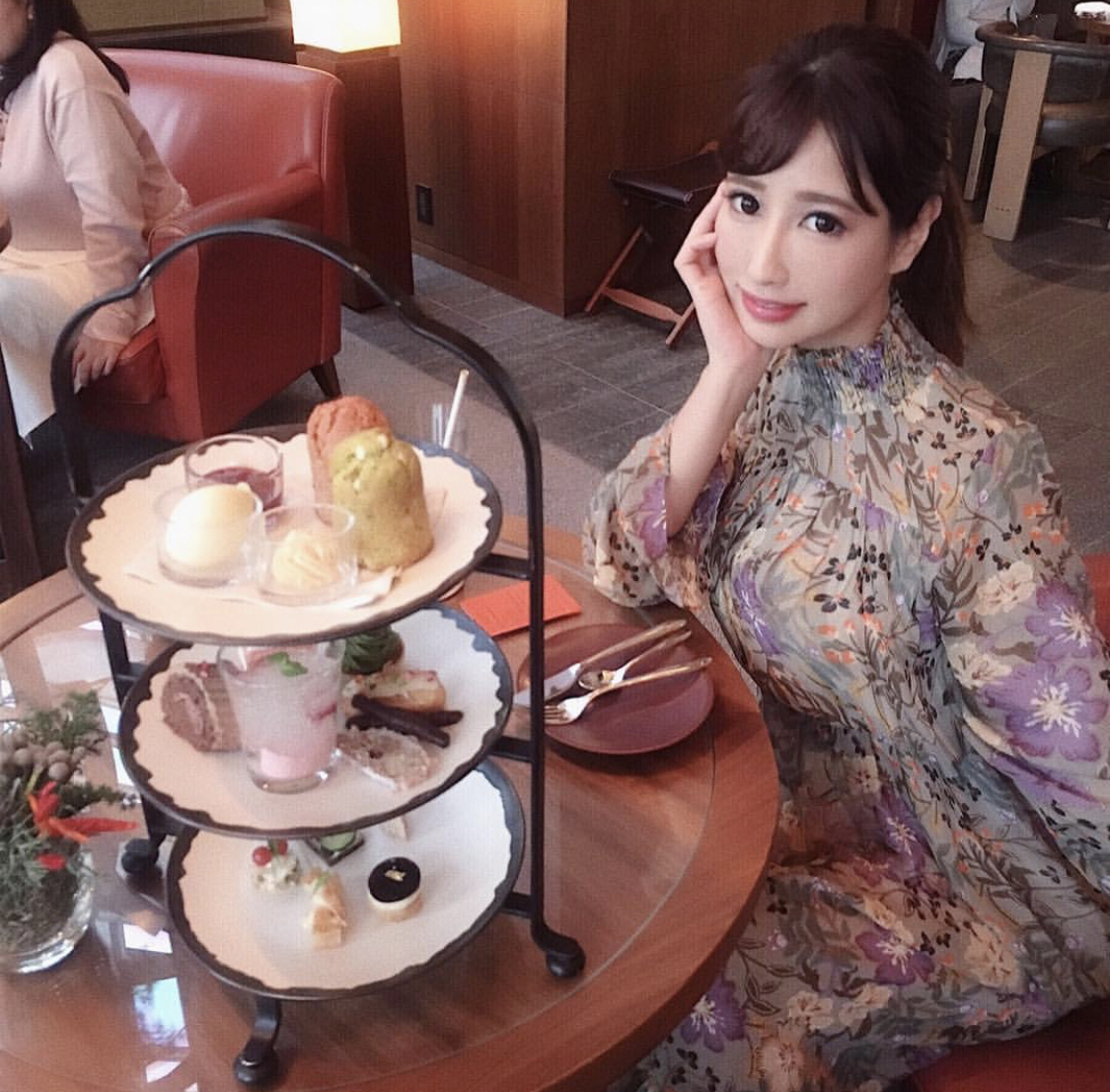 青木りえさん着用 花柄シフォン長袖ワンピース シンプル カジュアル 秋冬 毎日ワンピース