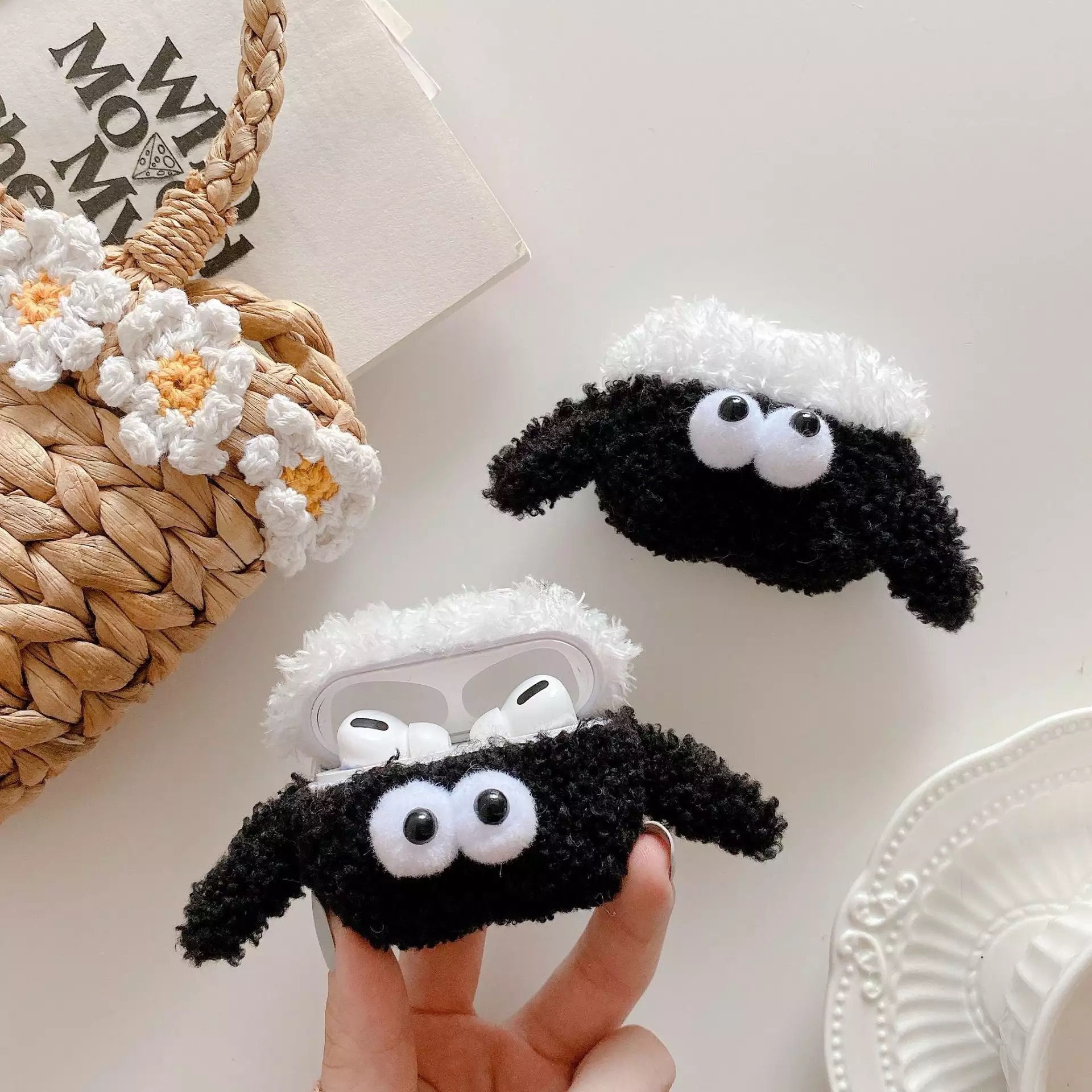 Airpods Pro ふわふわ ひつじのショーン Matey Shop かわいいを日常に Iphoneケース Airpodsケース