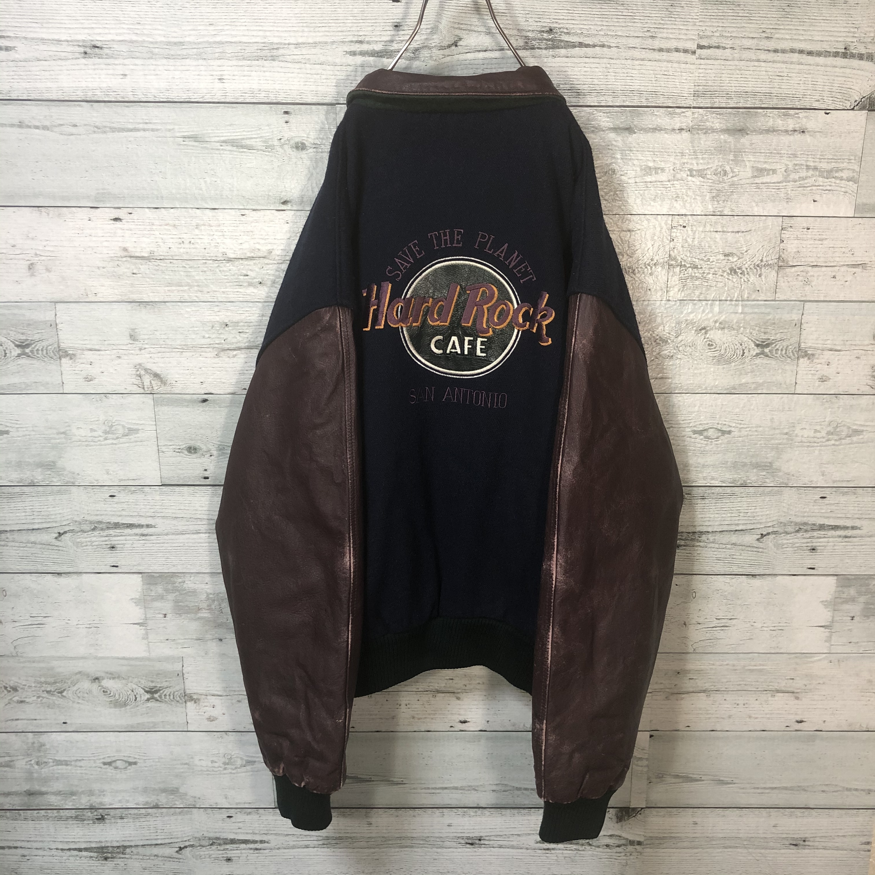 マルチカラー ハードロックカフェ ビッグロゴ刺繍スタジャン古着男子m0914 Dust Magnet Club ヴィンテージ古着 トレンド古着 アメカジ 90s コレクティブル