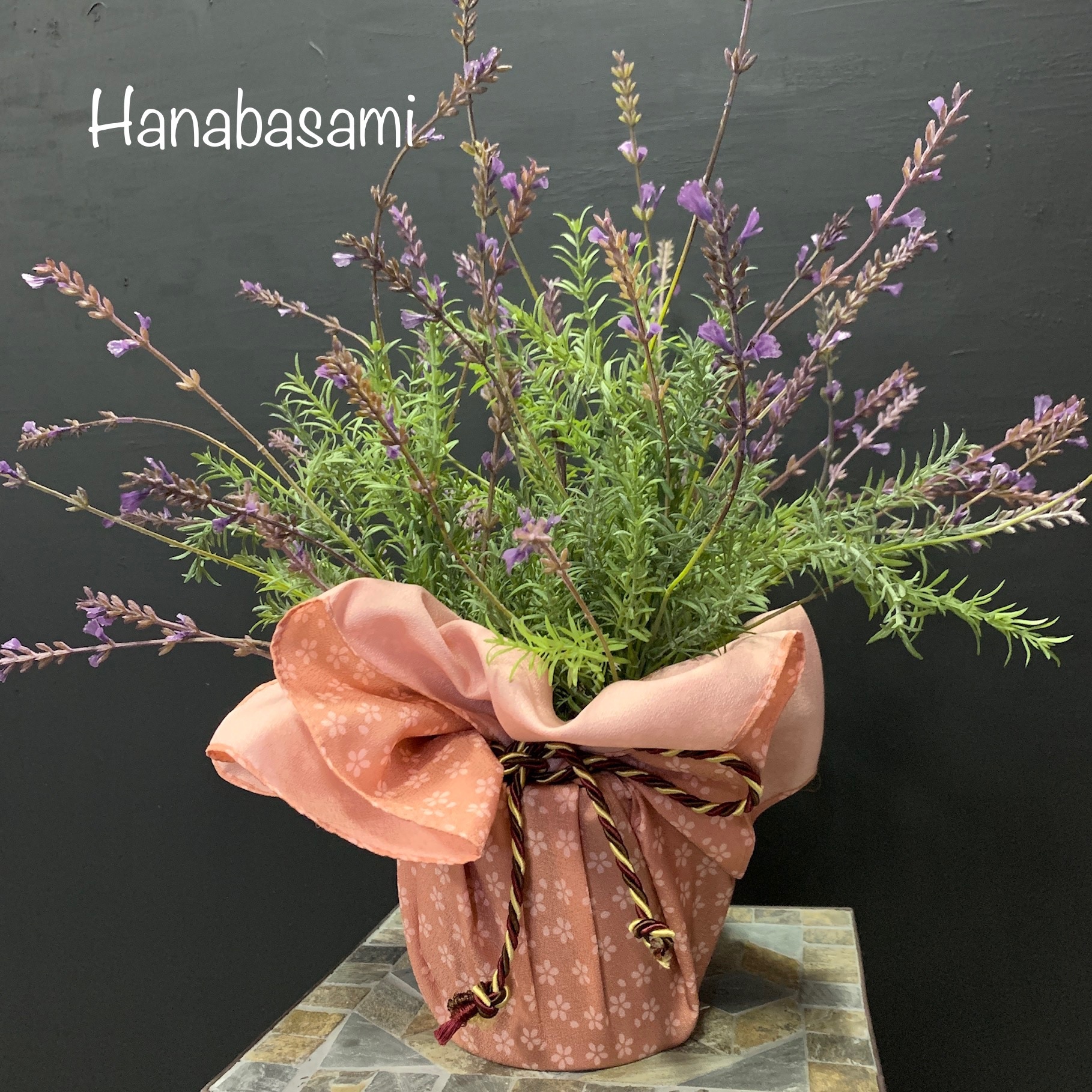 ハーバルラベンダー 造花 桜ふろしきのアレンジメント 花ばさみ Hanabasami