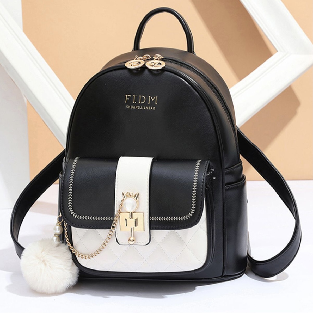 リュック 小さめ 鍵 デザイン ツートーン 4色 B5601 韓国レディースファッション通販 Bella ベラハート Select Import Shop