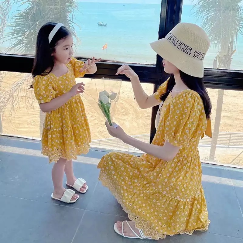 送料無料 ママ用ページ ママ 娘 ペア服 お揃い リンク パフスリーブ レース ワンピース 花柄 フラワー フローラル 韓国 レディース 子供 キッズ 女の子 ベビー 春 夏 La Preference