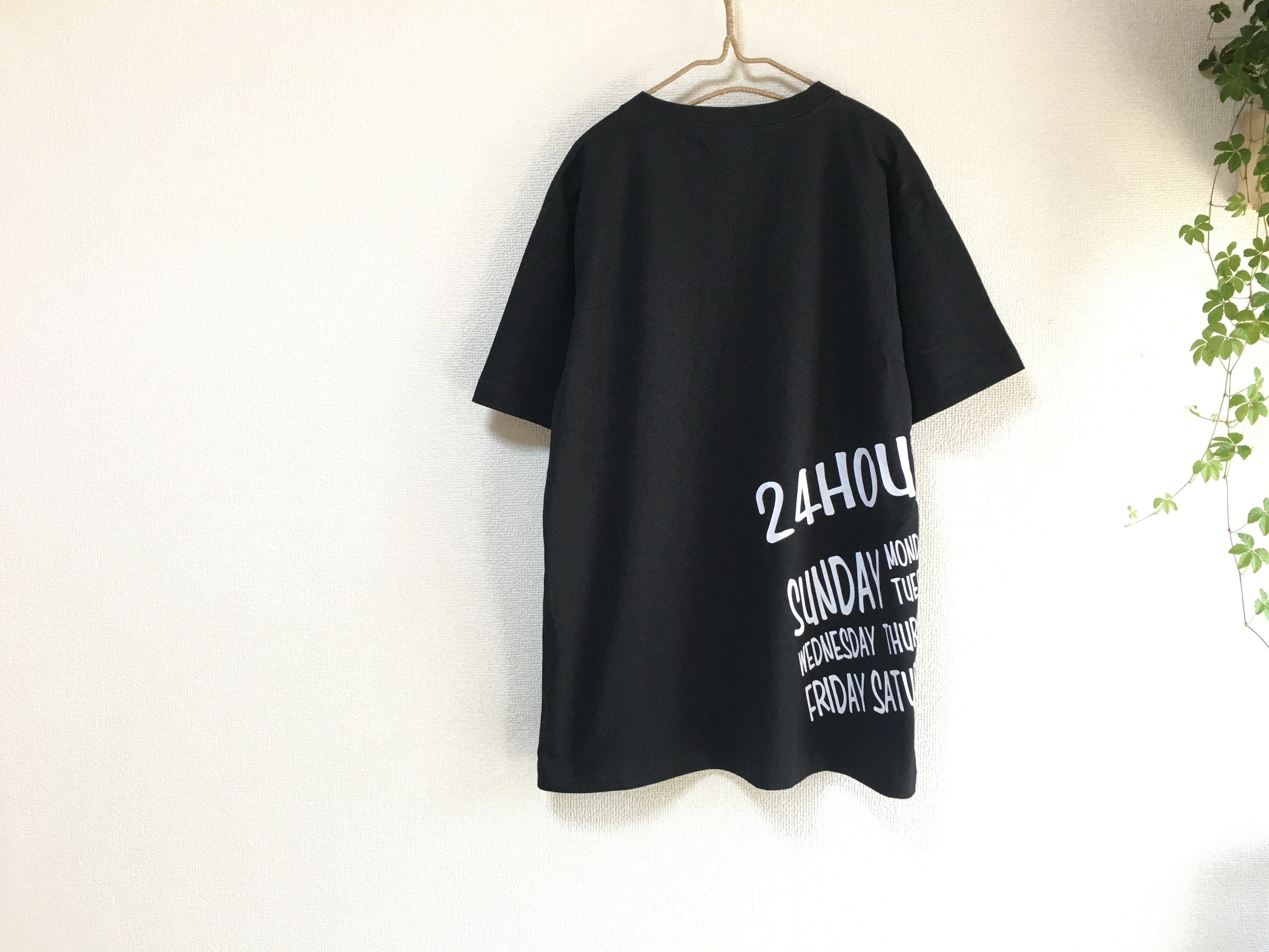 24 7ロゴサイドプリント メンズｔシャツ ブラック メンズs Xl おしゃれ ユニセックス シンプルロゴ デザインtシャツ Tシャツ パーカーブランド 24 7graphics