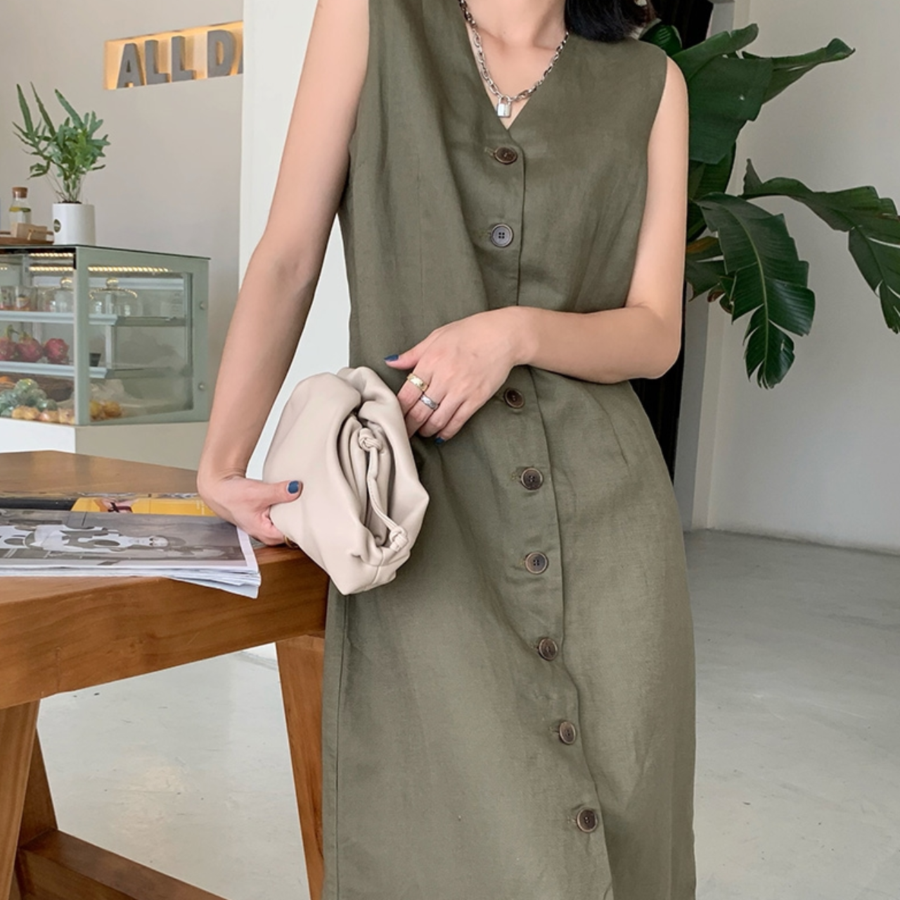 シャツワンピース ミモレ丈 コットンリネン ノースリーブ Vネック 夏 Hahimi Shop