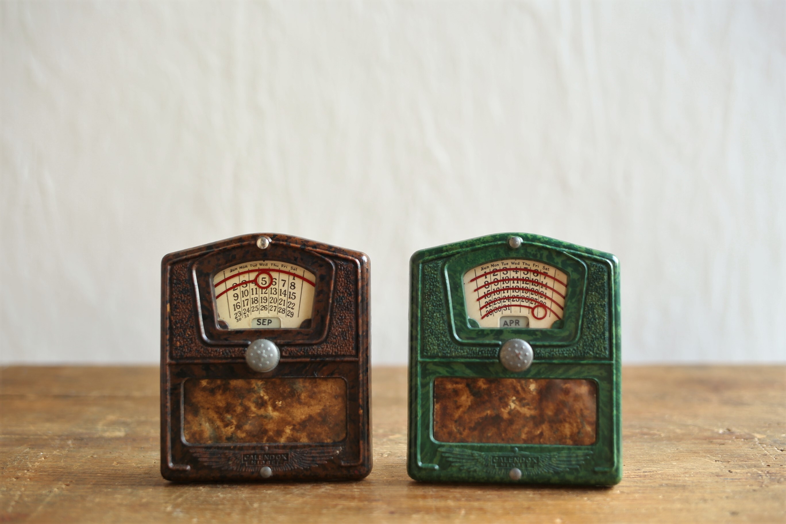 イギリス アンティーク ヴィンテージ 万年卓上カレンダー ベークライト Calendox N Emuparis