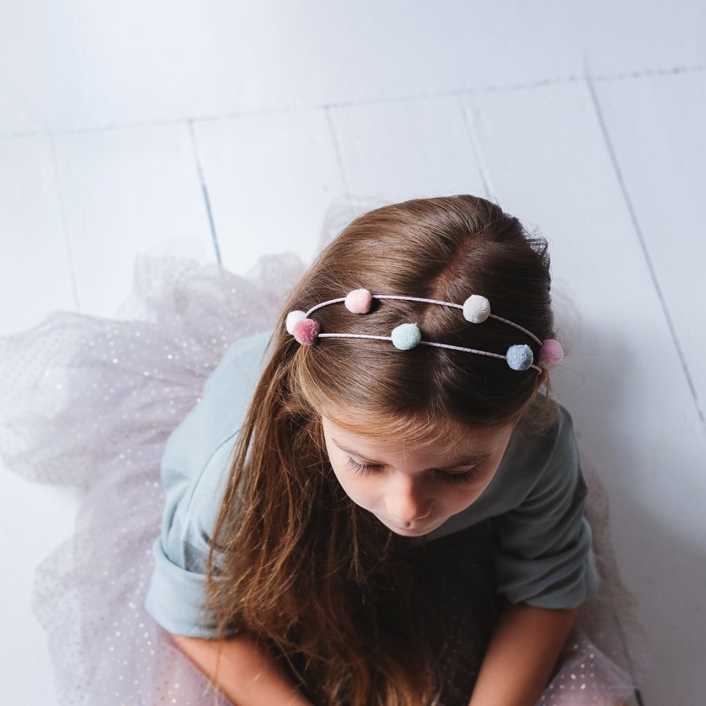 Mimi Lula キッズのヘアバンド カチューシャ ヘアアクセサリー 女の子のアクセサリー Double Pom Pom Alice Band Primii