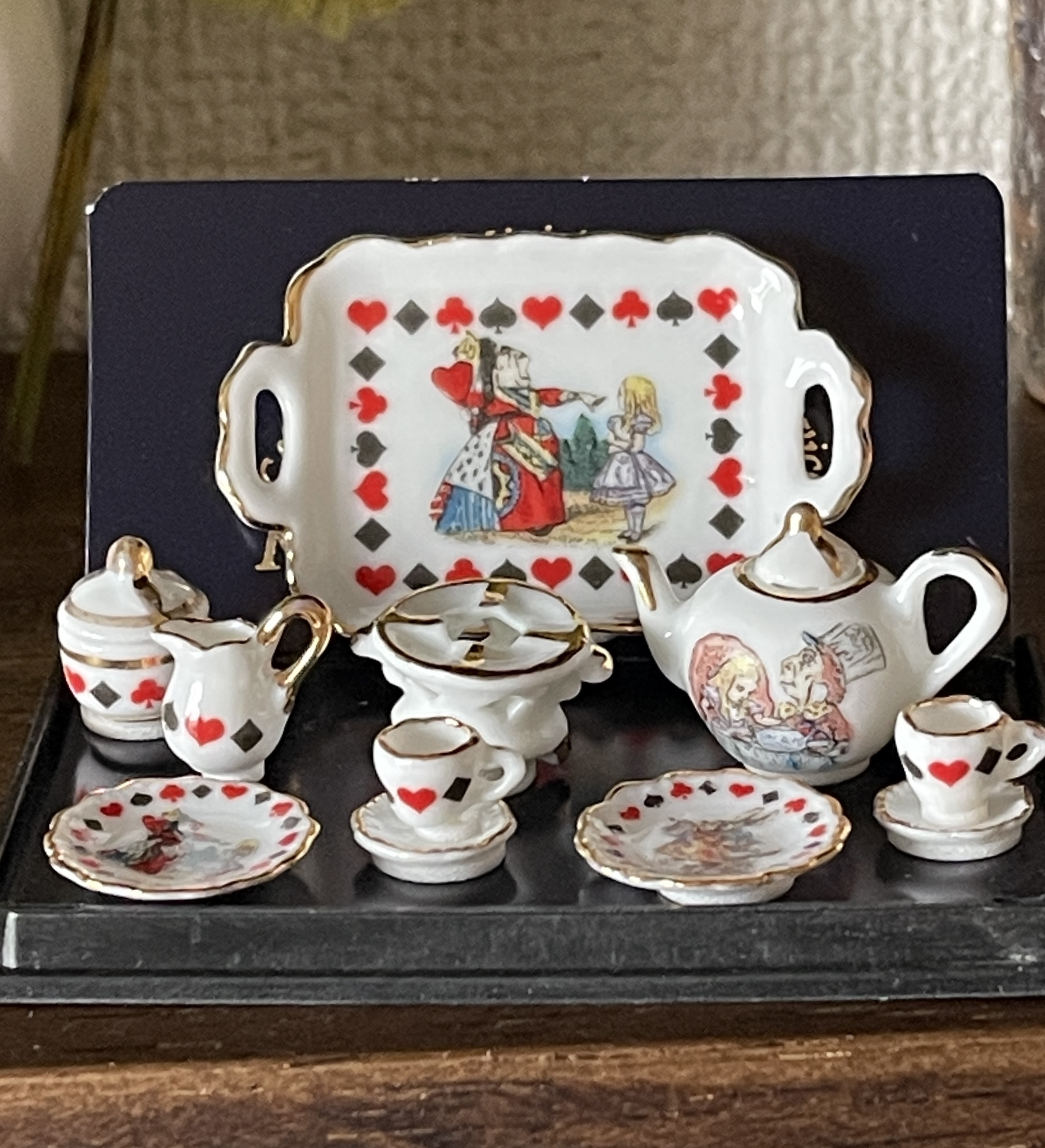 10 Off ドイツ Reutter Porzellan製 ミニチュア アリスティーセット 不思議の国のアリス Merry Unbirthday