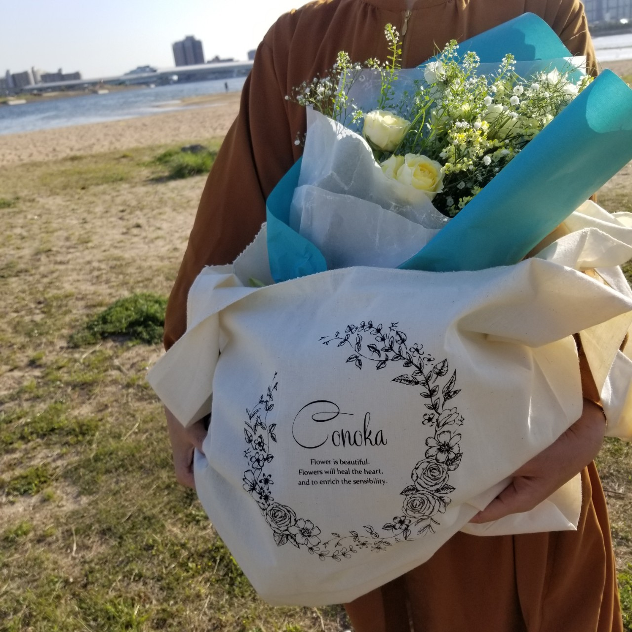 Conokaおまかせナチュラルブーケとエコバッグ お花 花束 ブーケ ギフト フラワーギフト エコ プレゼント フラワーギフト専門店 Conoka Online Shop お花や観葉植物で記念日を彩る