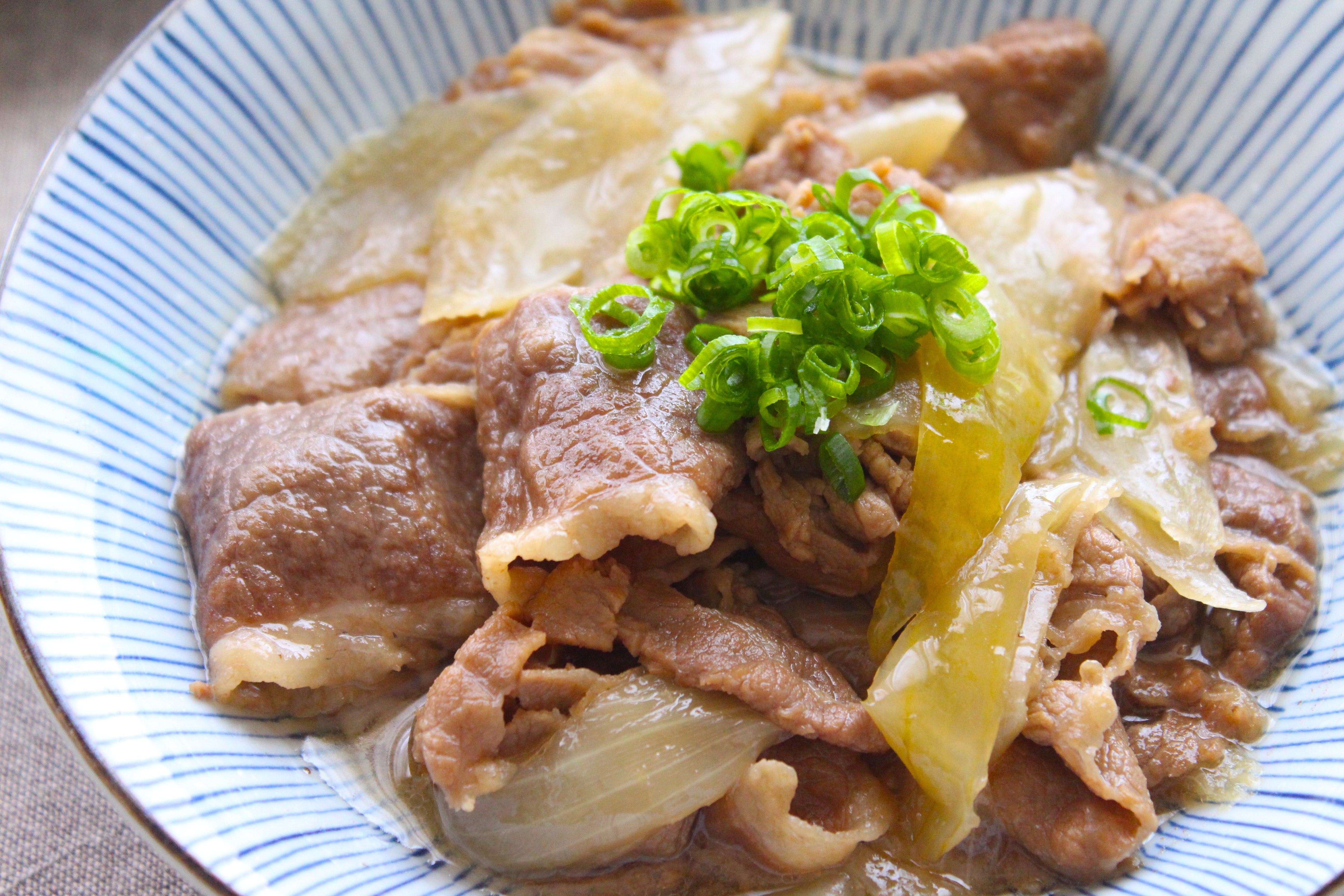 お父さんへの贈り物に 本格 牛煮込み ４ヶ入 送料無料 晩酌のおつまみや牛丼などに 牛玄亭品質を湯せんで簡単に 創業昭和30年 秋田牛玄亭オンラインショップ