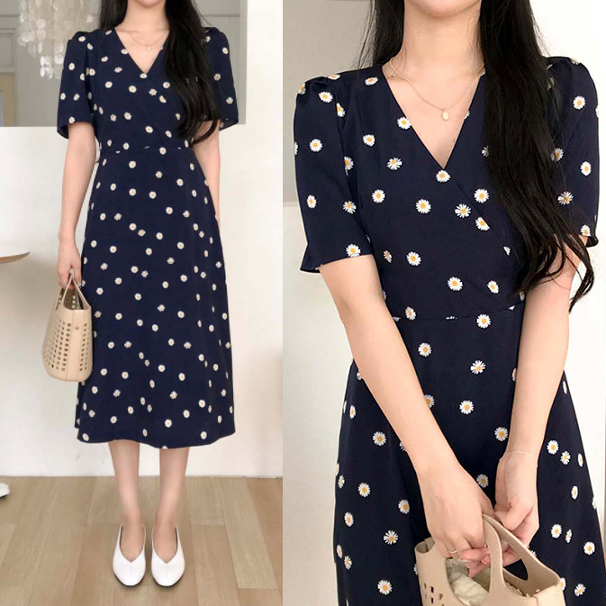 One Piece Flower Navy ワンピース 花柄 フラワー デイジー柄 ミディ丈 半袖 Vネック カシュクール バックリボン ハイウエスト 大人 可愛い きれいめ 上品 清楚 フェミニン デート お出かけ お呼ばれ ランチ 春 夏 大きいサイズ レディース Sea Sign Post