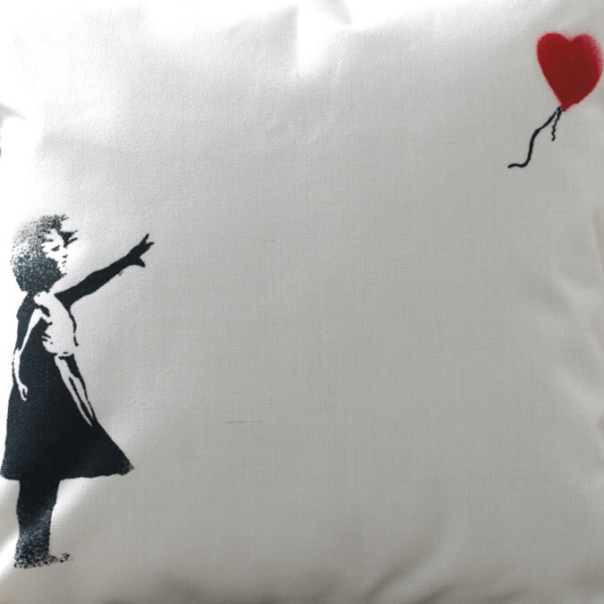 バンクシー Banksy クッションカバー Heart Balloon Girl Jubilee オフィシャルショップ