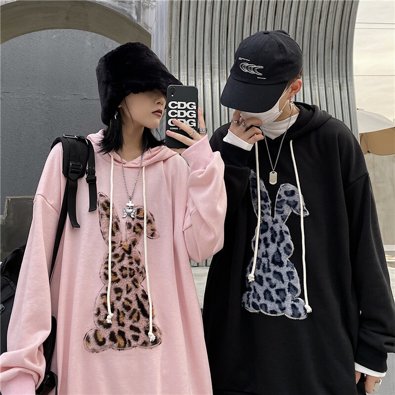 プルオーバー パーカー ユニセックス ヒョウ柄ラビット パッチ 刺繍 ルーズ 韓国ファッション メンズ レディース オーバーサイズ カジュアル ストリート Embroidered Rabbit Loose Wild Hooded Sweater Unisex Dtc Value Rave Notice バリューレイヴ