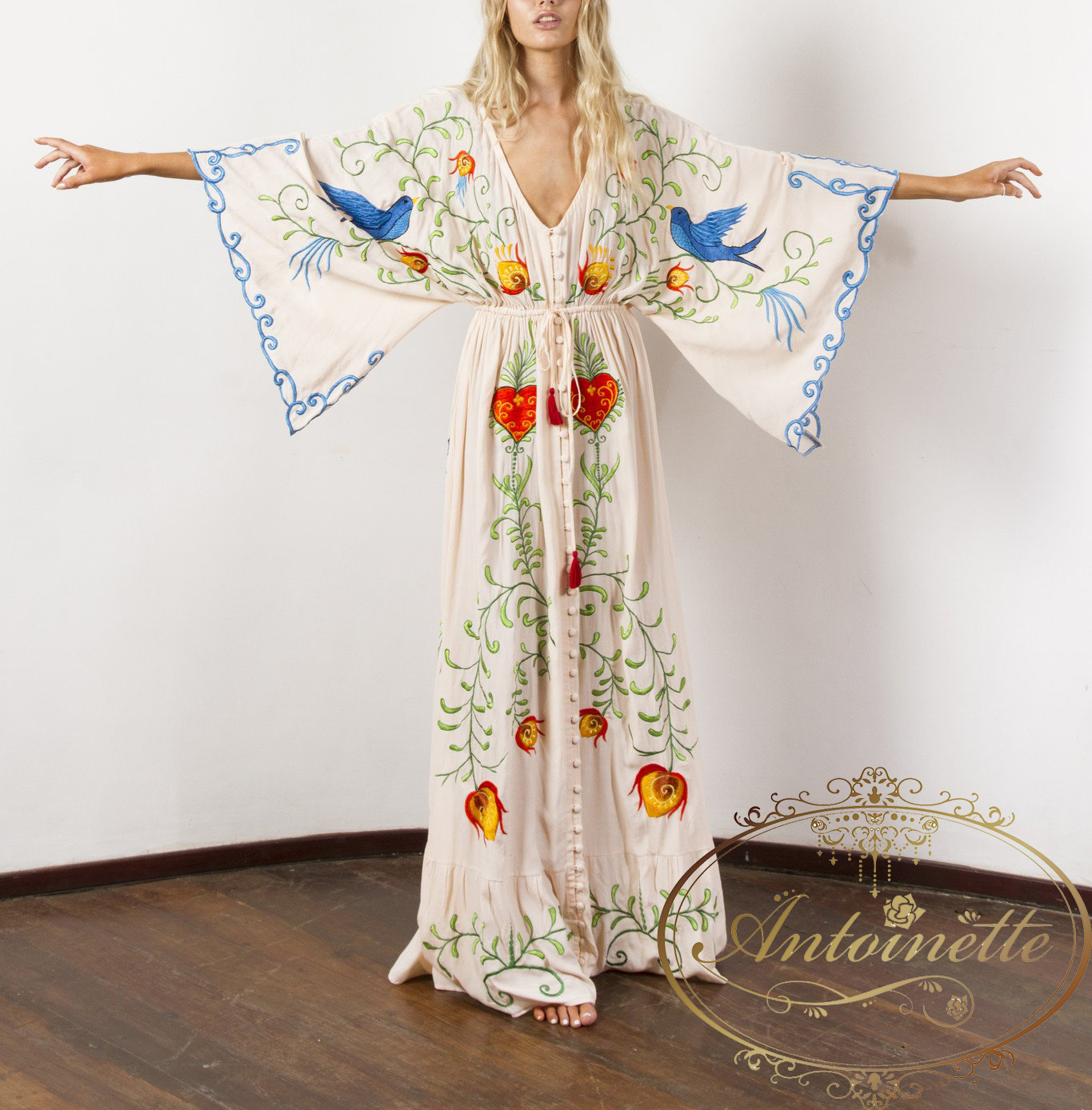 二色 ロング ワンピース 刺繍 かわいい エスニック アジアン フレアスリーブ サマードレス 湘南 海辺 コーデ Antoinette