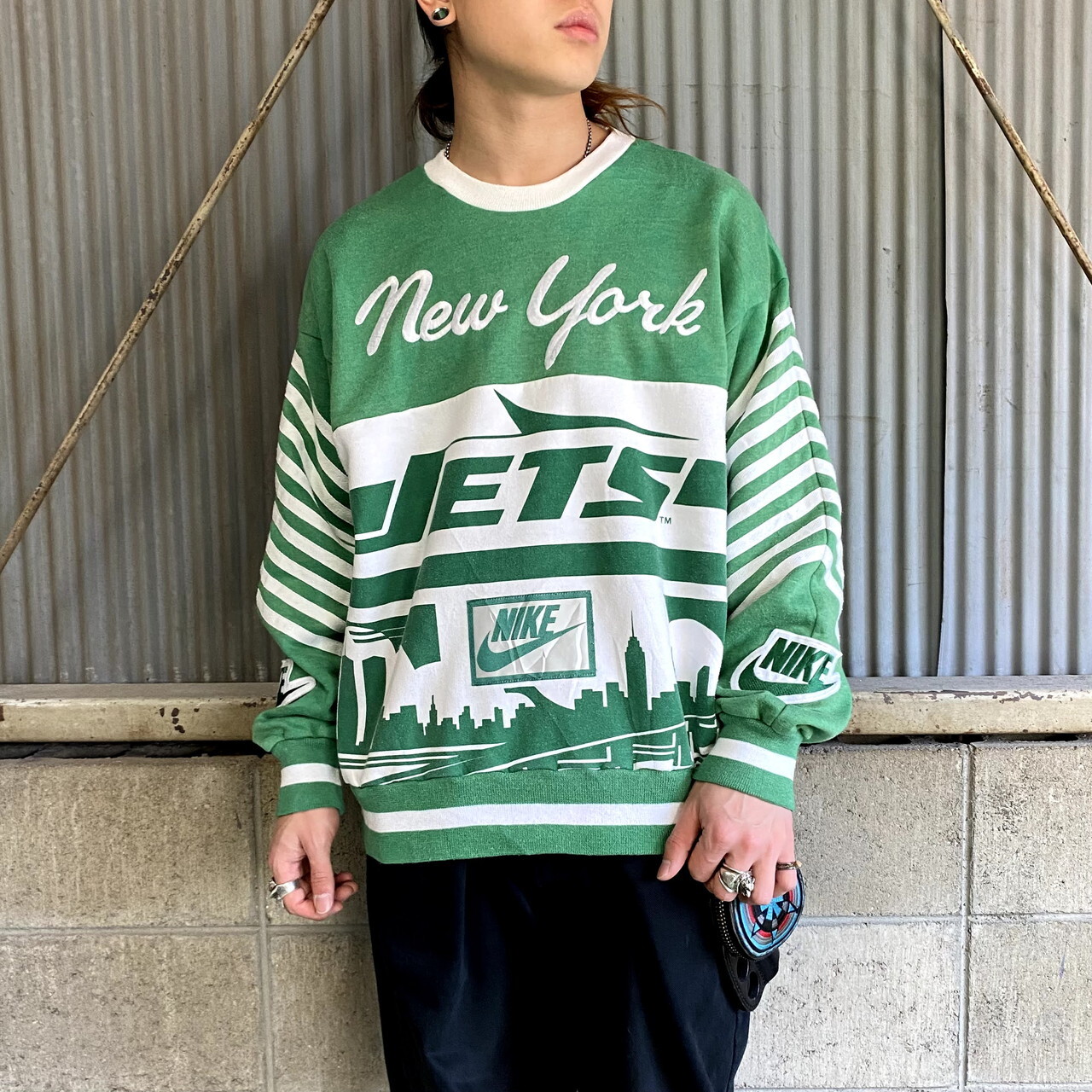 激レア 80年代 銀タグ Nike ナイキ Nfl チーム系 総柄デザインスウェット メンズxl 古着 トレーナー New York Jets ニューヨーク ジェッツ グリーン 緑 スウェット Vtg Cave 古着屋 公式 古着通販サイト 6 7 12 00まで半袖シャツ全品10 Off