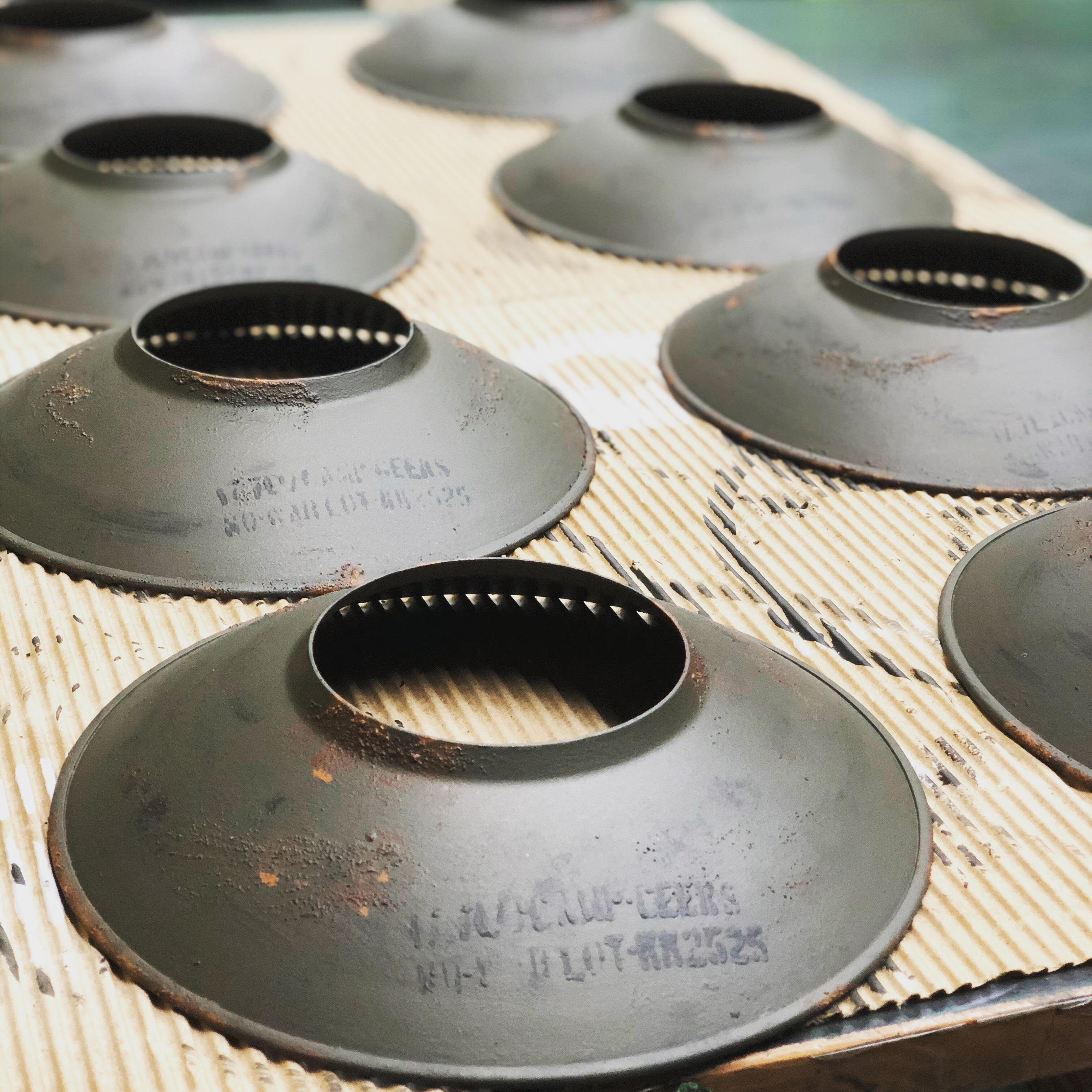 The Kasa Vintage Military ベアボーンズリビングビーコンライト用シェード Camp Geeks