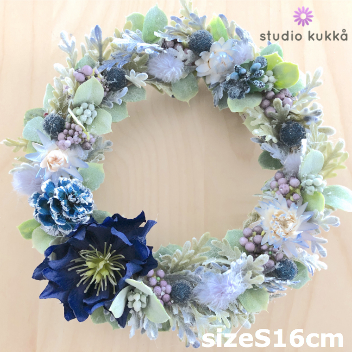 送料無料 直径16cm クリスマスローズとヘリクリサムのクリスマスリース ベリーミックス 木の実 Studio Kukka スタジオクッカ