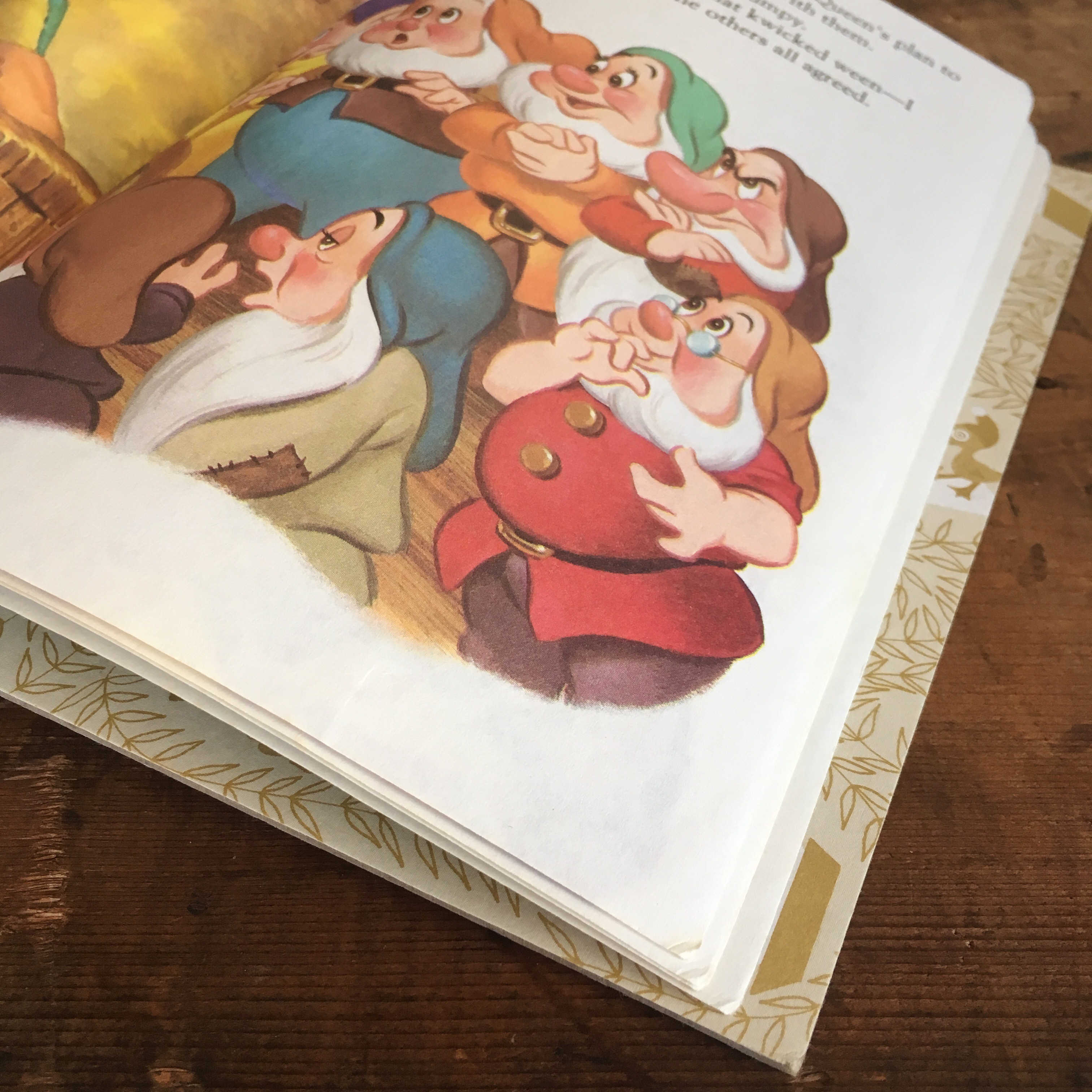 ヴィンテージ 洋書 絵本 Snow White And The Seven Dwarfs 白雪姫 ディズニー リトルゴールデンブック Little Golden Book 英語 E Vintage ヴィンテージ 洋書 雑貨のお店