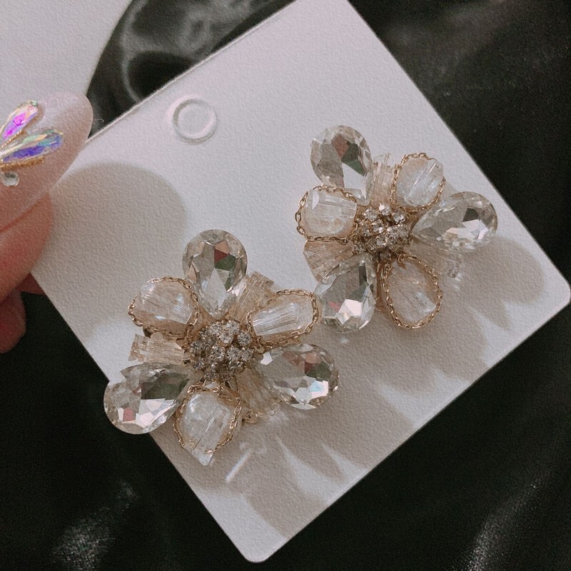 クリスタル花モチーフピアス Millems