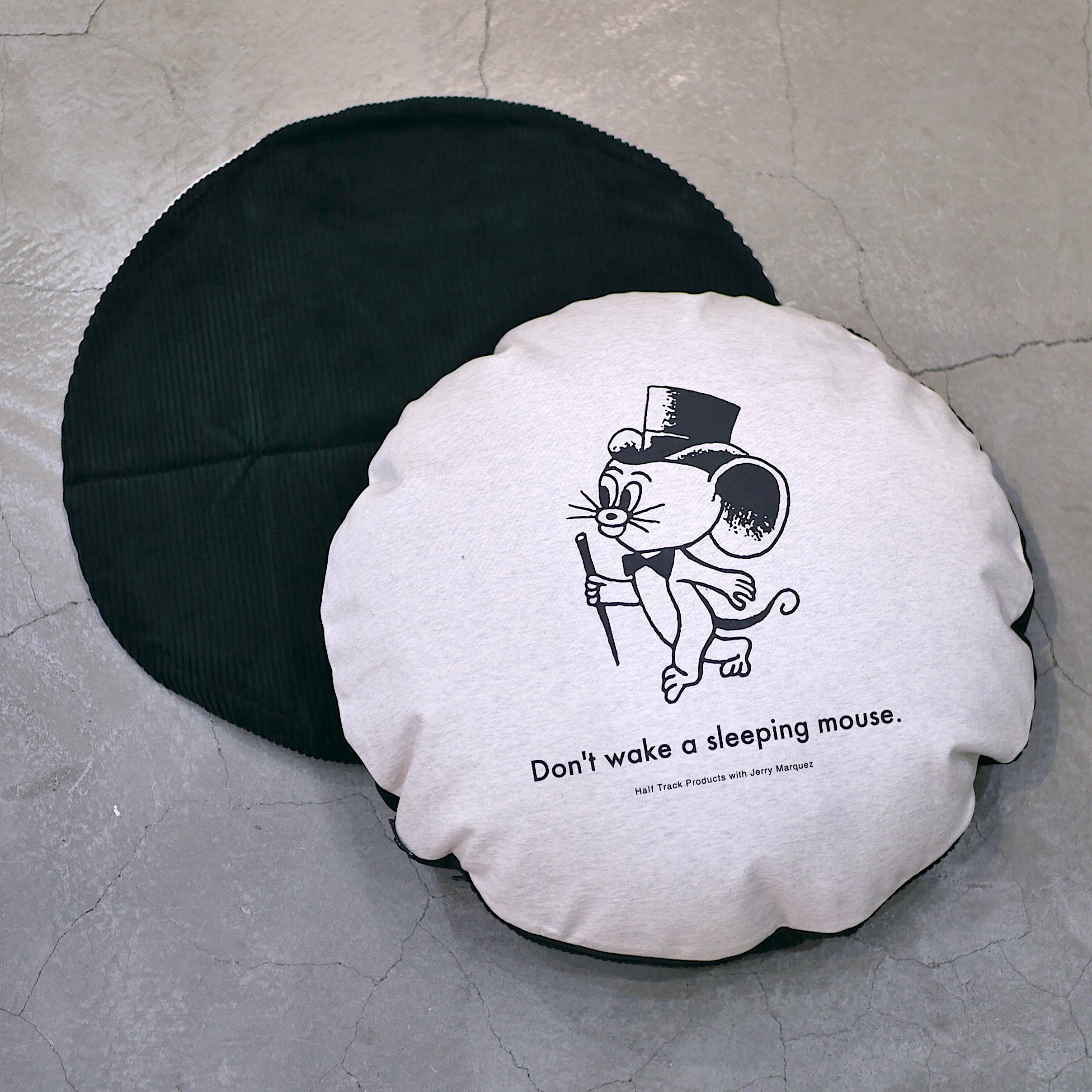 oldmountain non sleep cushion コラボロゴ 70㎝ - その他