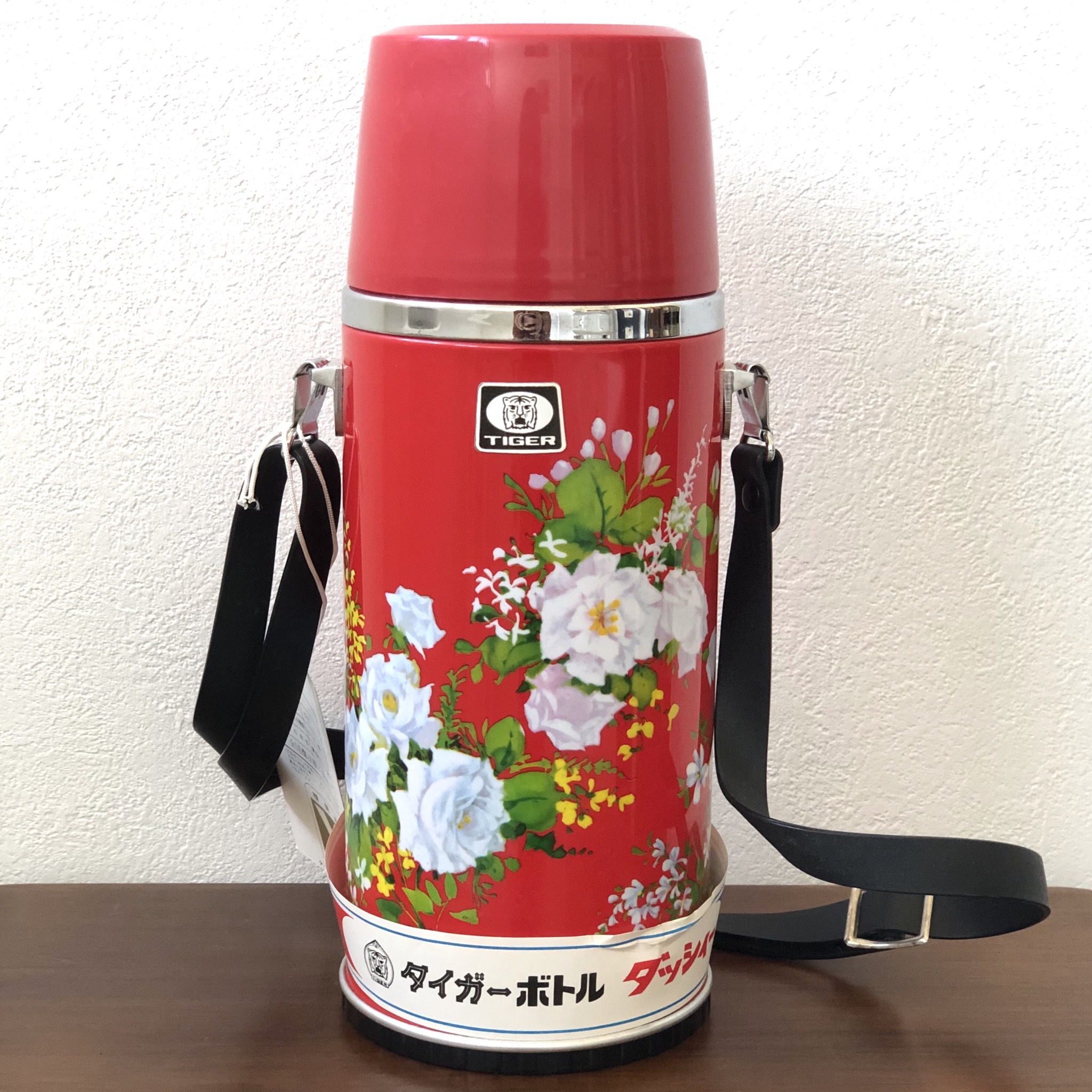 タイガー花柄の赤い水筒 コルビジェ タイガー花柄の赤い水筒 コルビジェ